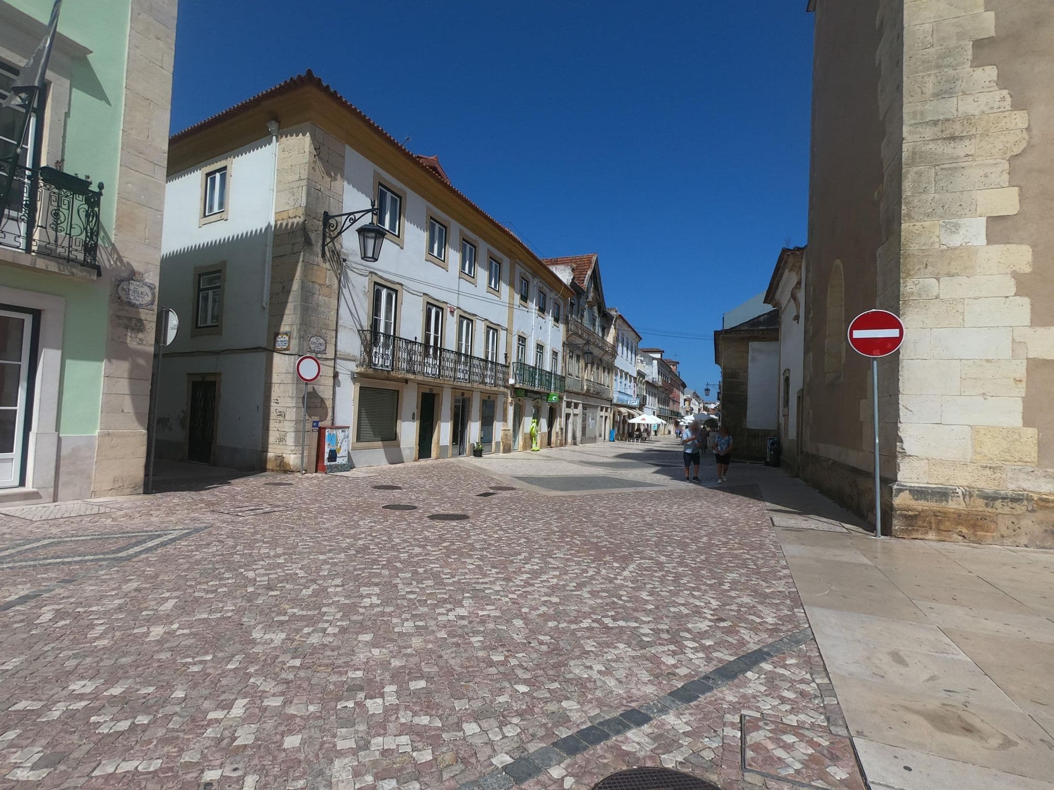 Street view near Hotel República, Tomar — © filohipo (CC BY-SA · Mapillary)