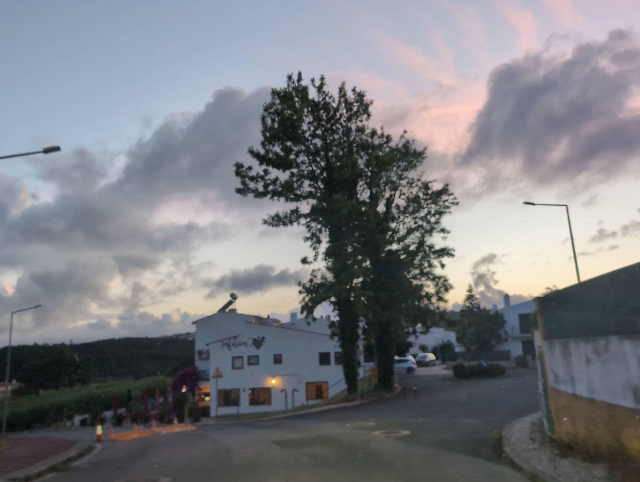 Street view near Casa de Campo da Quinta da Pegada, Óbidos — © dominoesbase17 (CC BY-SA · Mapillary)