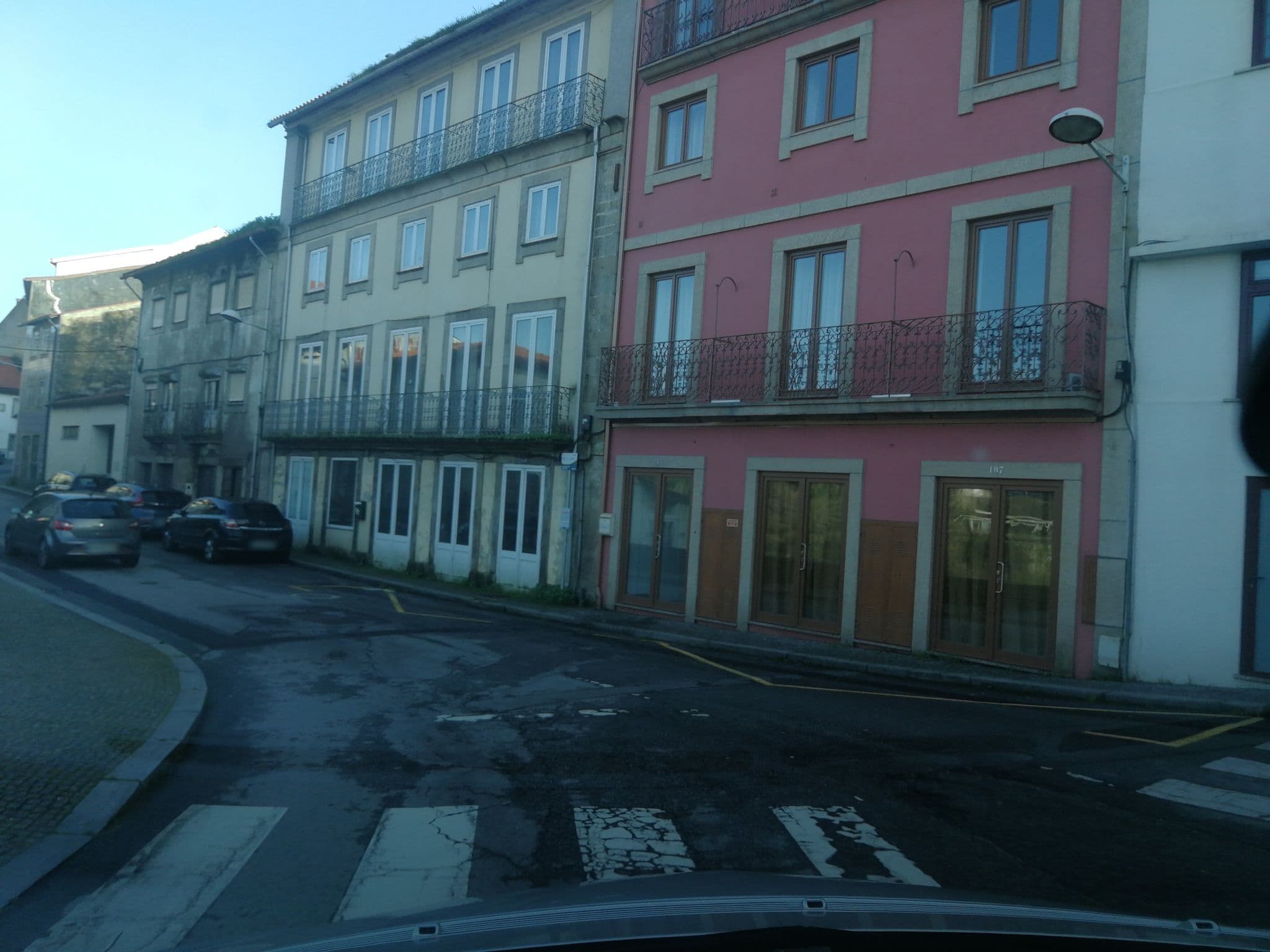 Street view near Top’Otel, Barcelos — © apires (CC BY-SA · Mapillary)