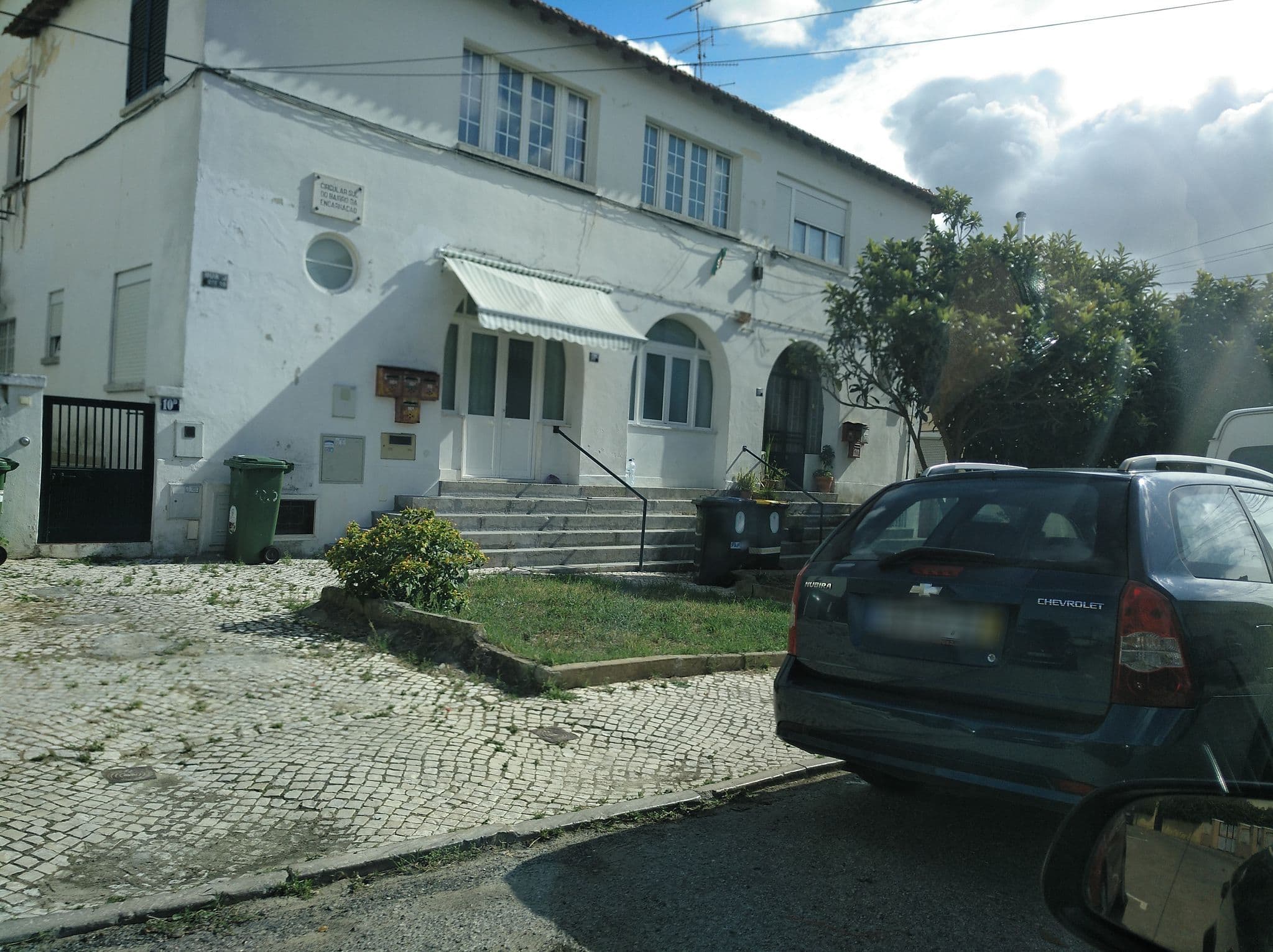 Street view near Lisbon Terminal 3 Hostel, Olivais — © filohipo (CC BY-SA · Mapillary)