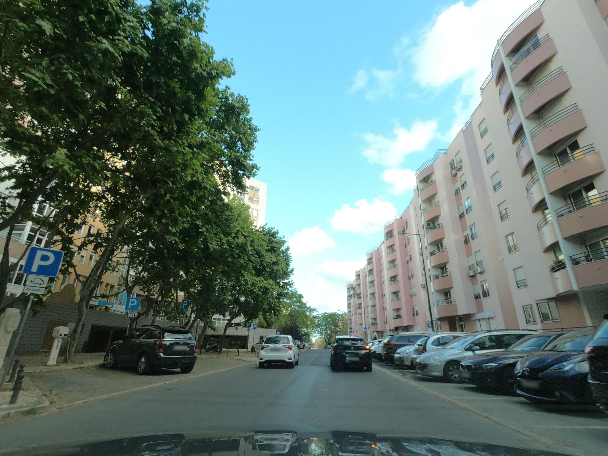 Street view near Lisbon Flower 360º, Lumiar — © filohipo (CC BY-SA · Mapillary)