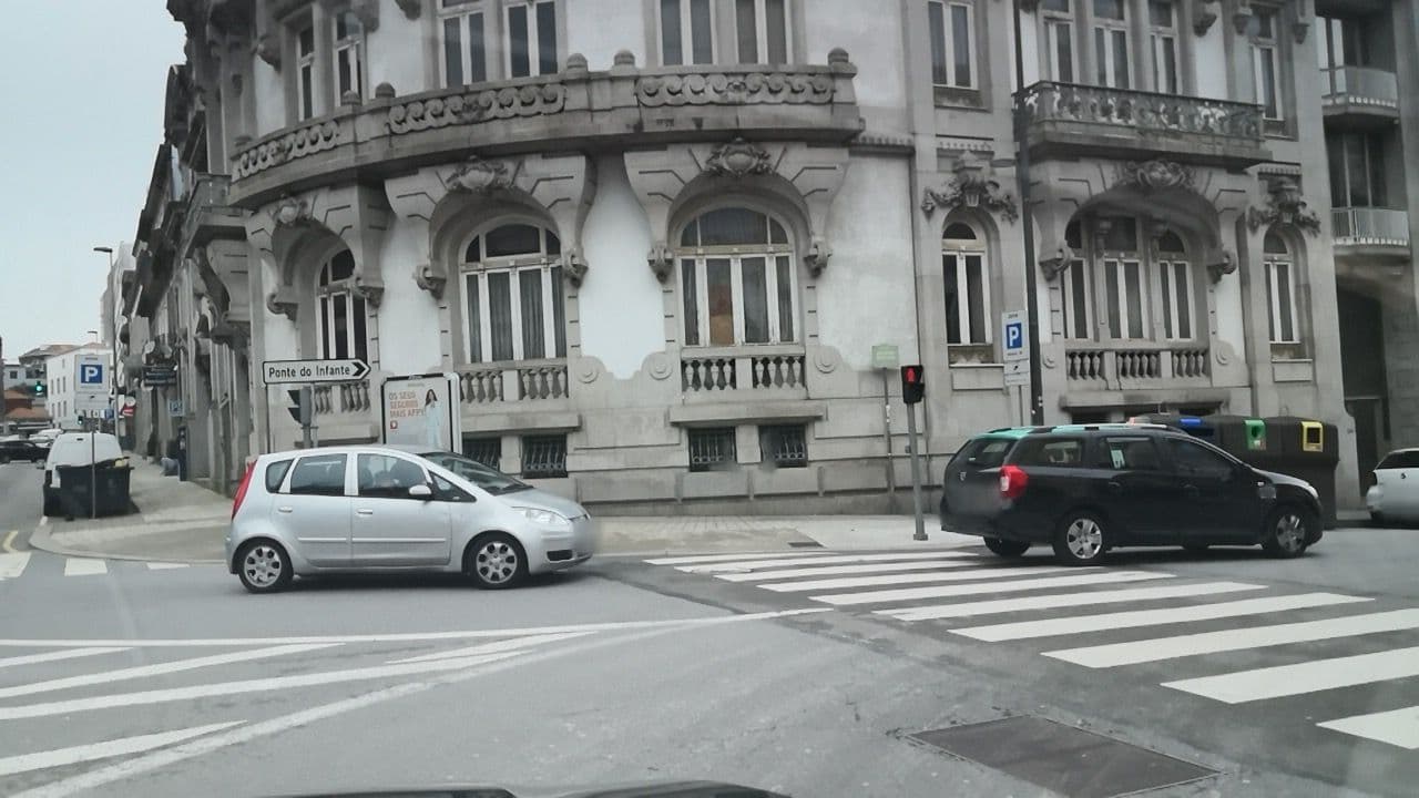 Street view near Easy Hotel, Porto — © sanjorgepinho (CC BY-SA · Mapillary)