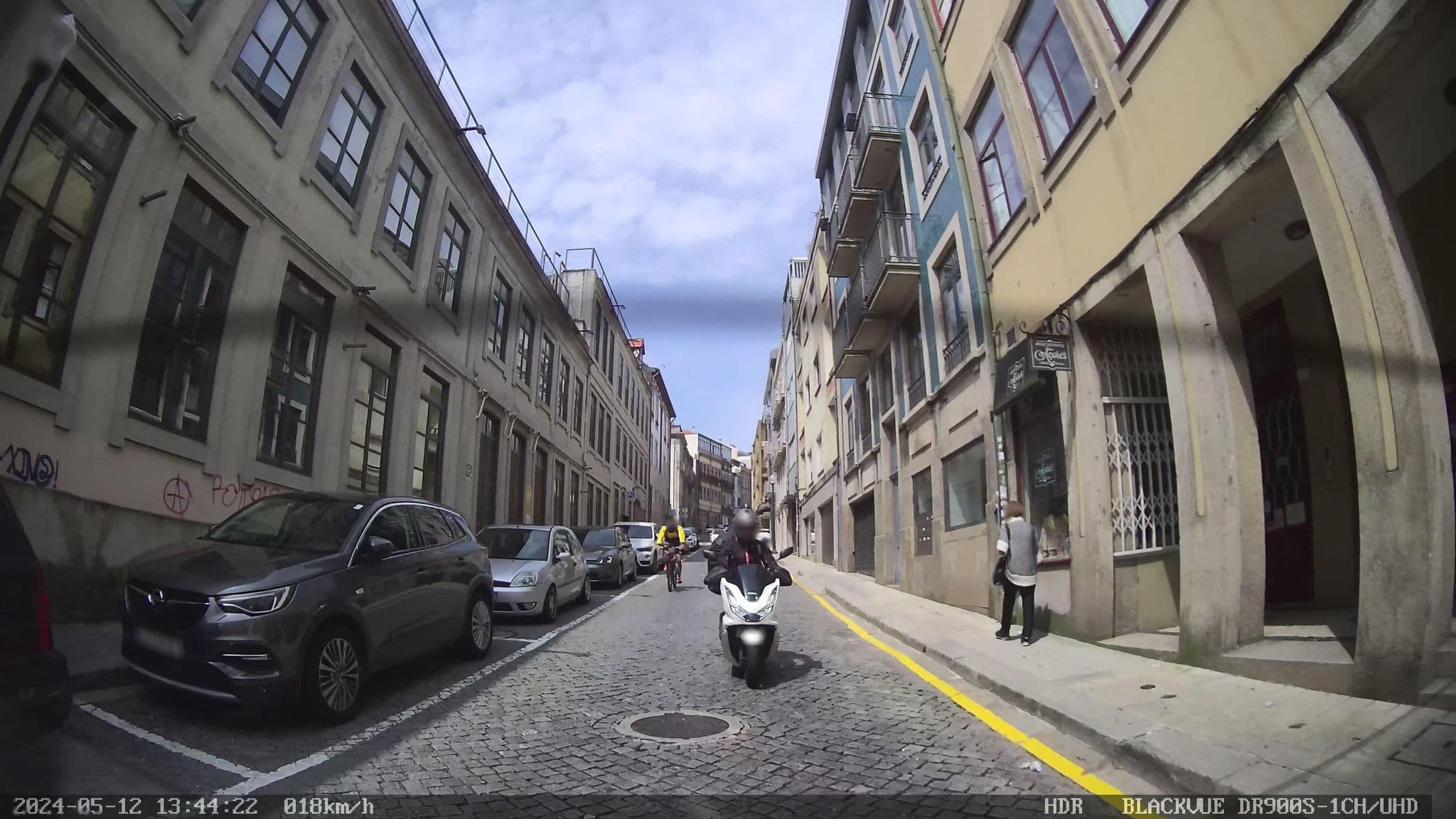 Street view near Blue Tiles, Porto — © sanjorgepinho (CC BY-SA · Mapillary)
