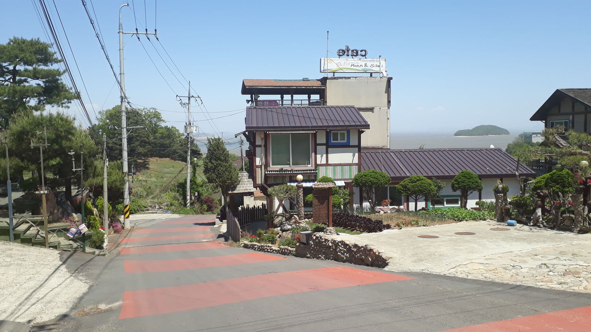 Street view near 실미원페션, Incheon — © thebigtouffe (CC BY-SA · Mapillary)