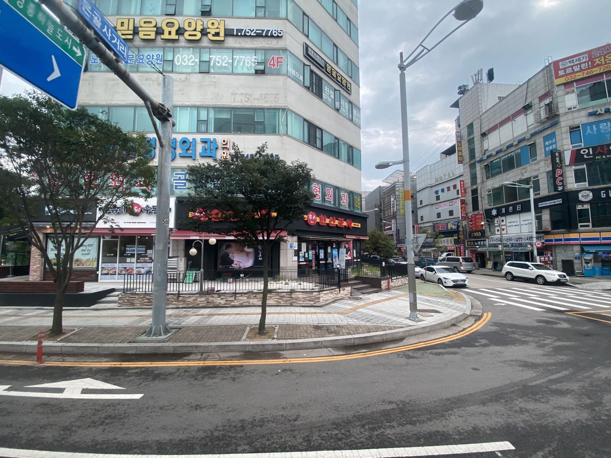 Street view near Hotel Hub Herb, Incheon — © arturoae (CC BY-SA · Mapillary)