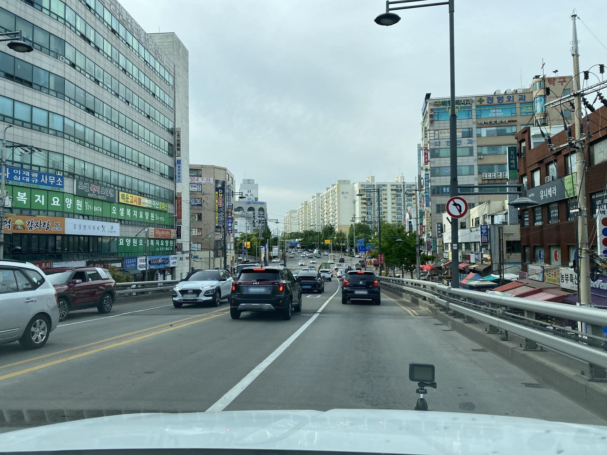Street view near 인천관광호텔, Incheon — © eneerhut (CC BY-SA · Mapillary)
