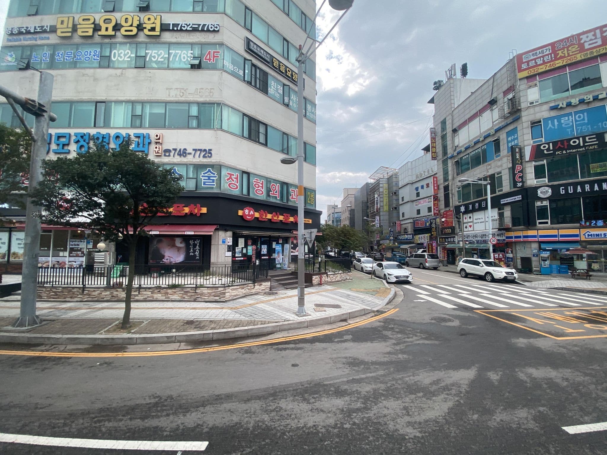 Street view near 데일리모텔, Incheon — © arturoae (CC BY-SA · Mapillary)