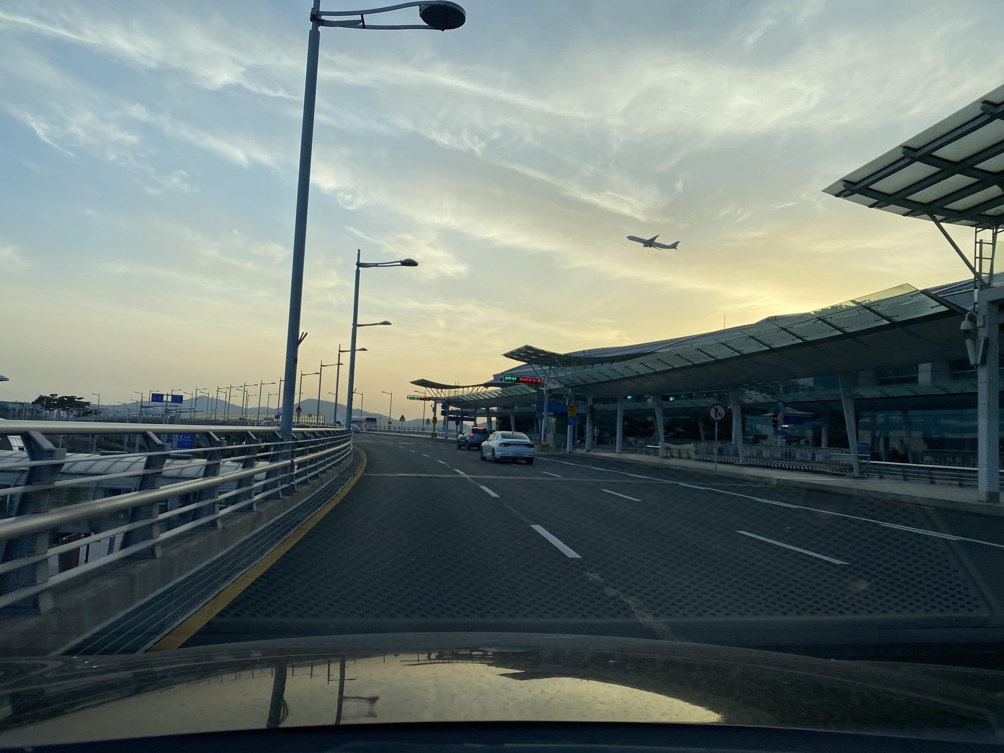 Street view near Hotel Royal, Incheon — © eneerhut (CC BY-SA · Mapillary)