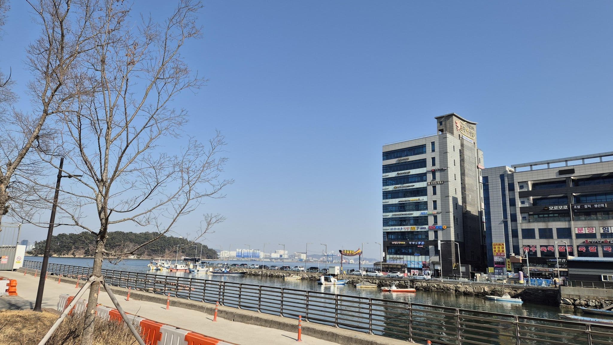 Street view near 위코스테이 영종, Incheon — © HMKim (CC BY-SA · Mapillary)