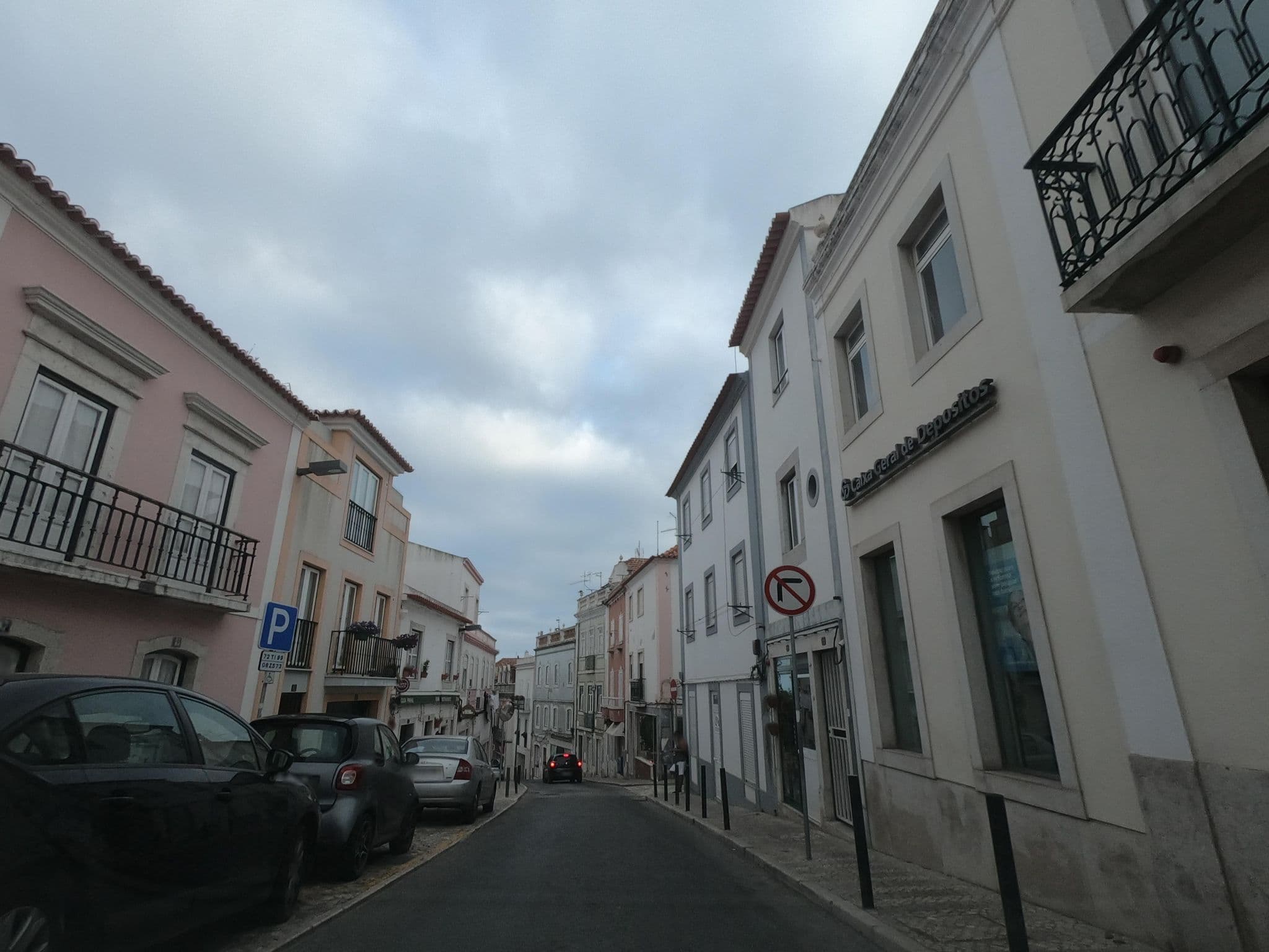 Street view near Casa Do Pátio, Sesimbra — © filohipo (CC BY-SA · Mapillary)