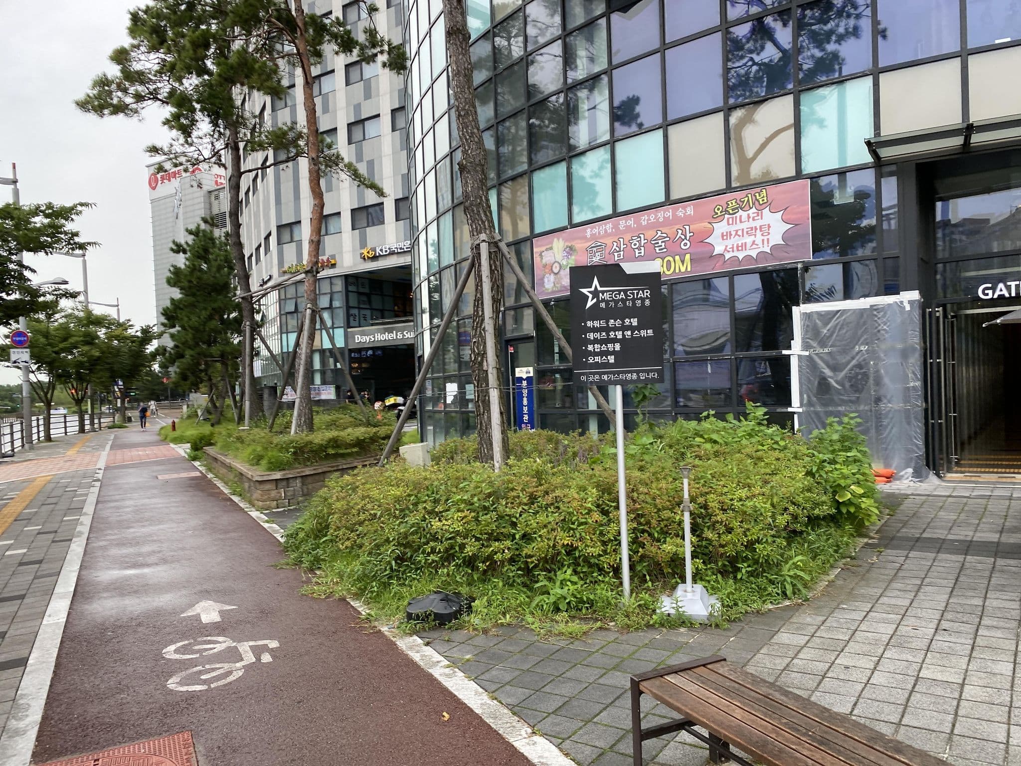 Street view near Dk Airport Hotel, Incheon — © arturoae (CC BY-SA · Mapillary)
