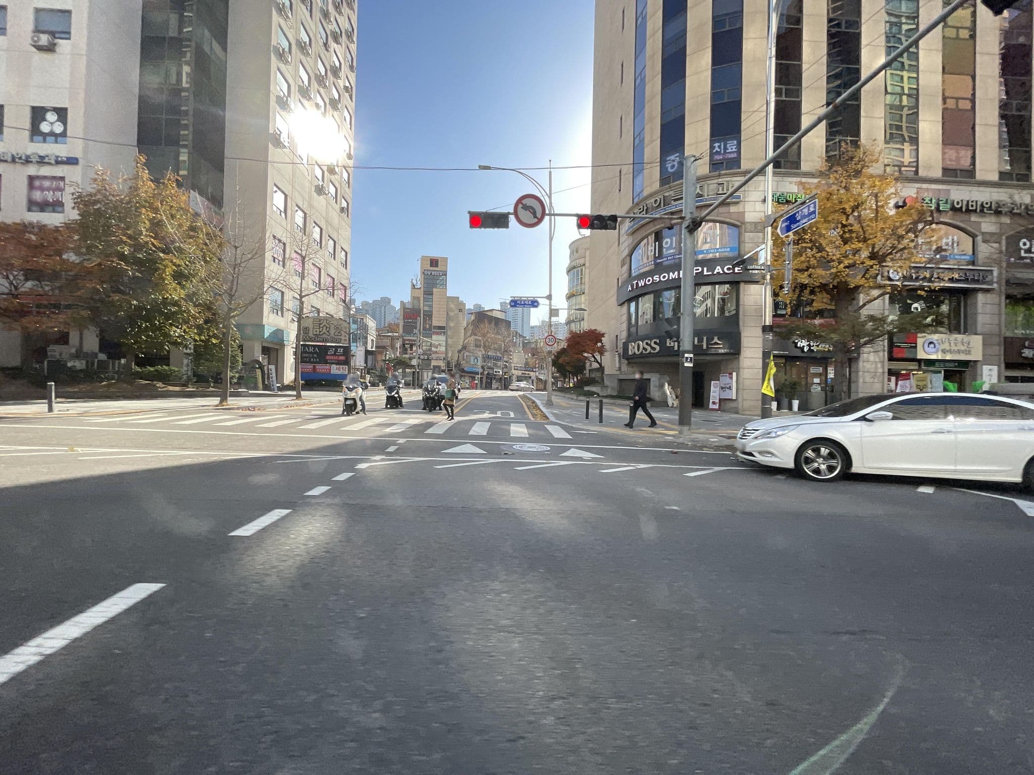 Street view near 가든호텔 백합룸, Yongsan-dong — © filipb (CC BY-SA · Mapillary)
