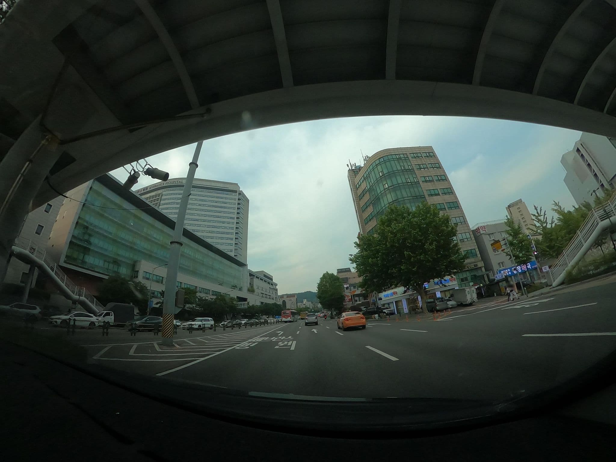 Street view near 웰빙하숙, Seoul — © lisbethw1130 (CC BY-SA · Mapillary)