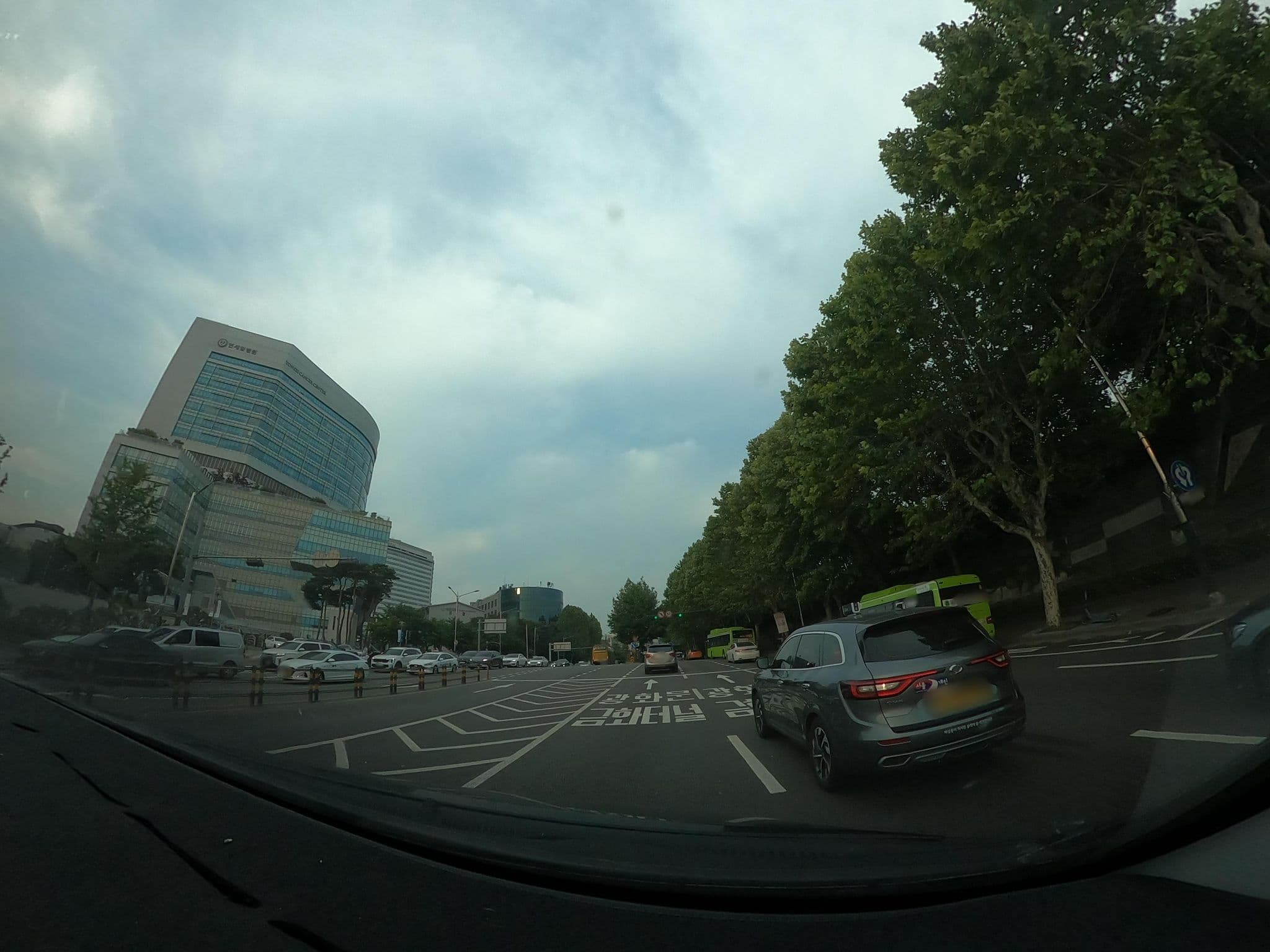 Street view near 프러스 모텔, Seoul — © lisbethw1130 (CC BY-SA · Mapillary)
