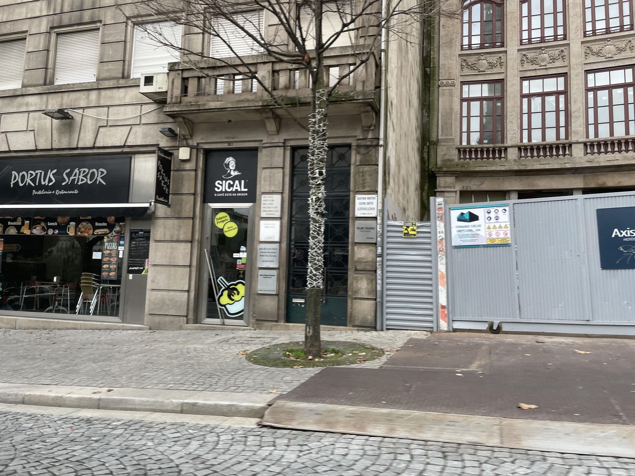 Street view near Axis Porto Club Hotel, Porto