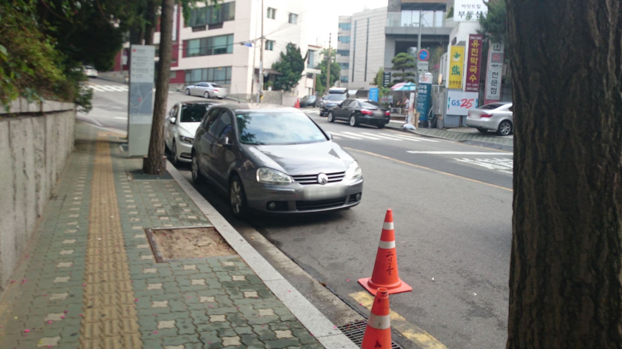 Street view near 호텔 캐피탈 (Hotel Capital), Yongsan-dong — © xma (CC BY-SA · Mapillary)