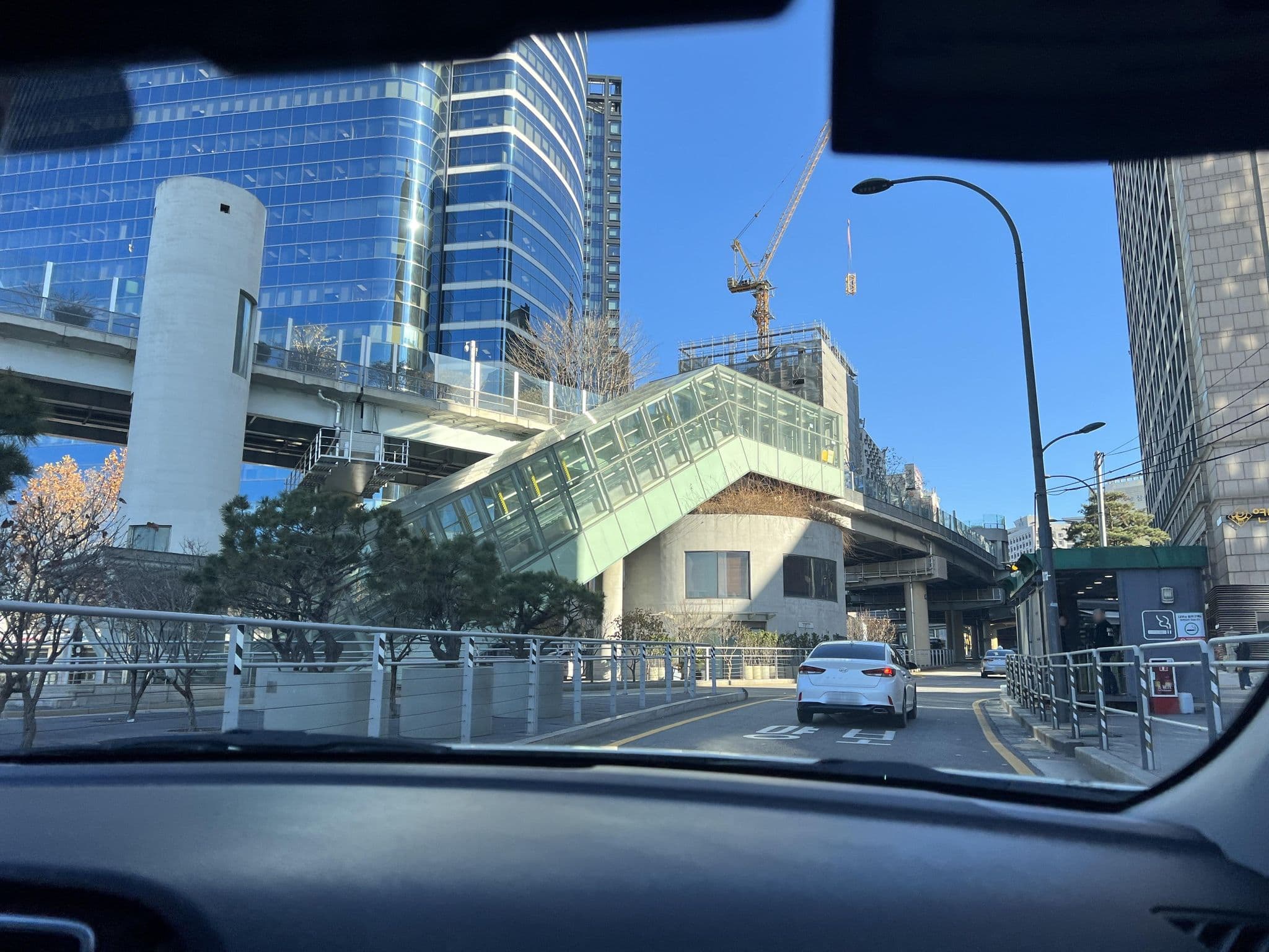 Street view near 밀레니업 힐텅 호텔, Seoul — © shogohirasawa (CC BY-SA · Mapillary)
