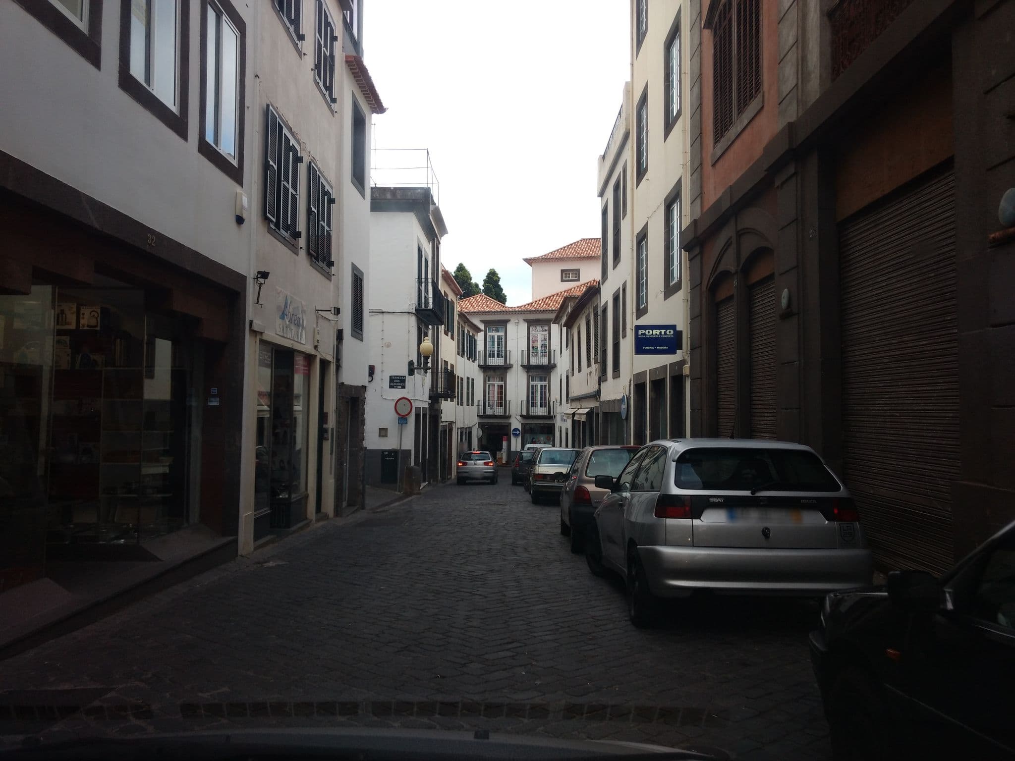 Street view near Tanoeiros Studios, Santa Luzia — © nunocaldeira (CC BY-SA · Mapillary)