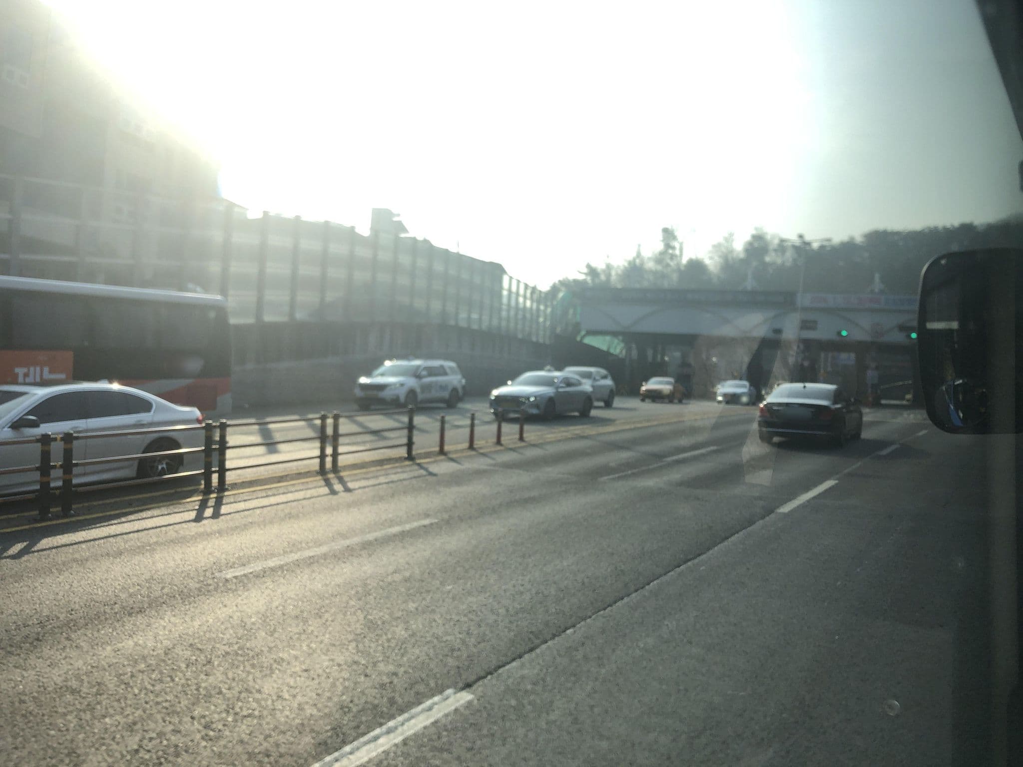 Street view near park view hotel, Yongsan-dong — © hcyen (CC BY-SA · Mapillary)