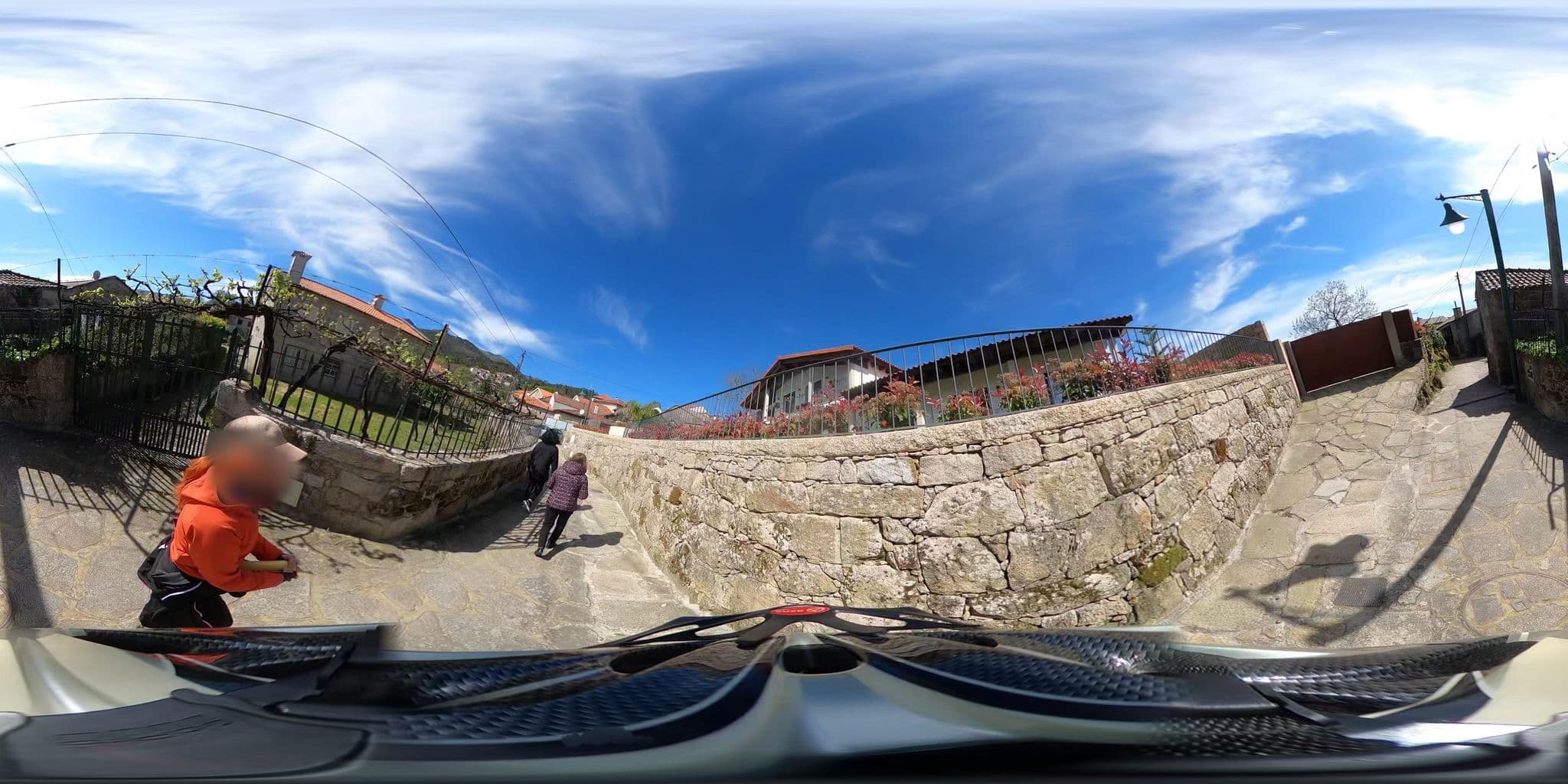 Street view near Casa Serra de Soajo, Mozelos — © o_andras (CC BY-SA · Mapillary)