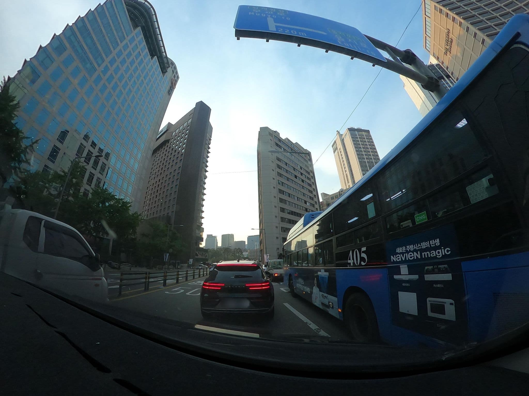 Street view near 웨스턴조선호텔 코스모스룸, Seoul — © lisbethw1130 (CC BY-SA · Mapillary)