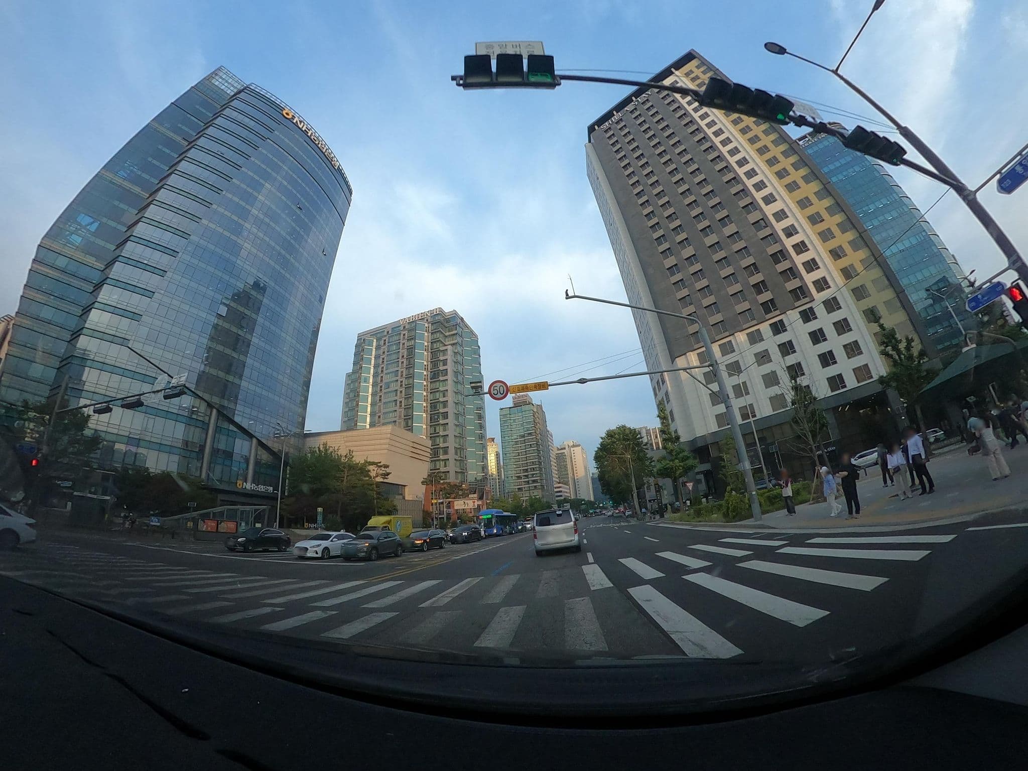 Street view near 신라스테이 서대문, Seoul — © lisbethw1130 (CC BY-SA · Mapillary)