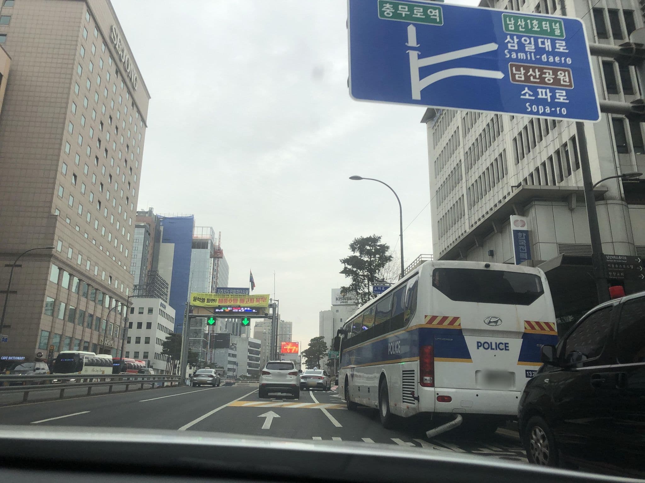 Street view near Hotel Skypark Myeongdong III, Seoul — © hcyen (CC BY-SA · Mapillary)