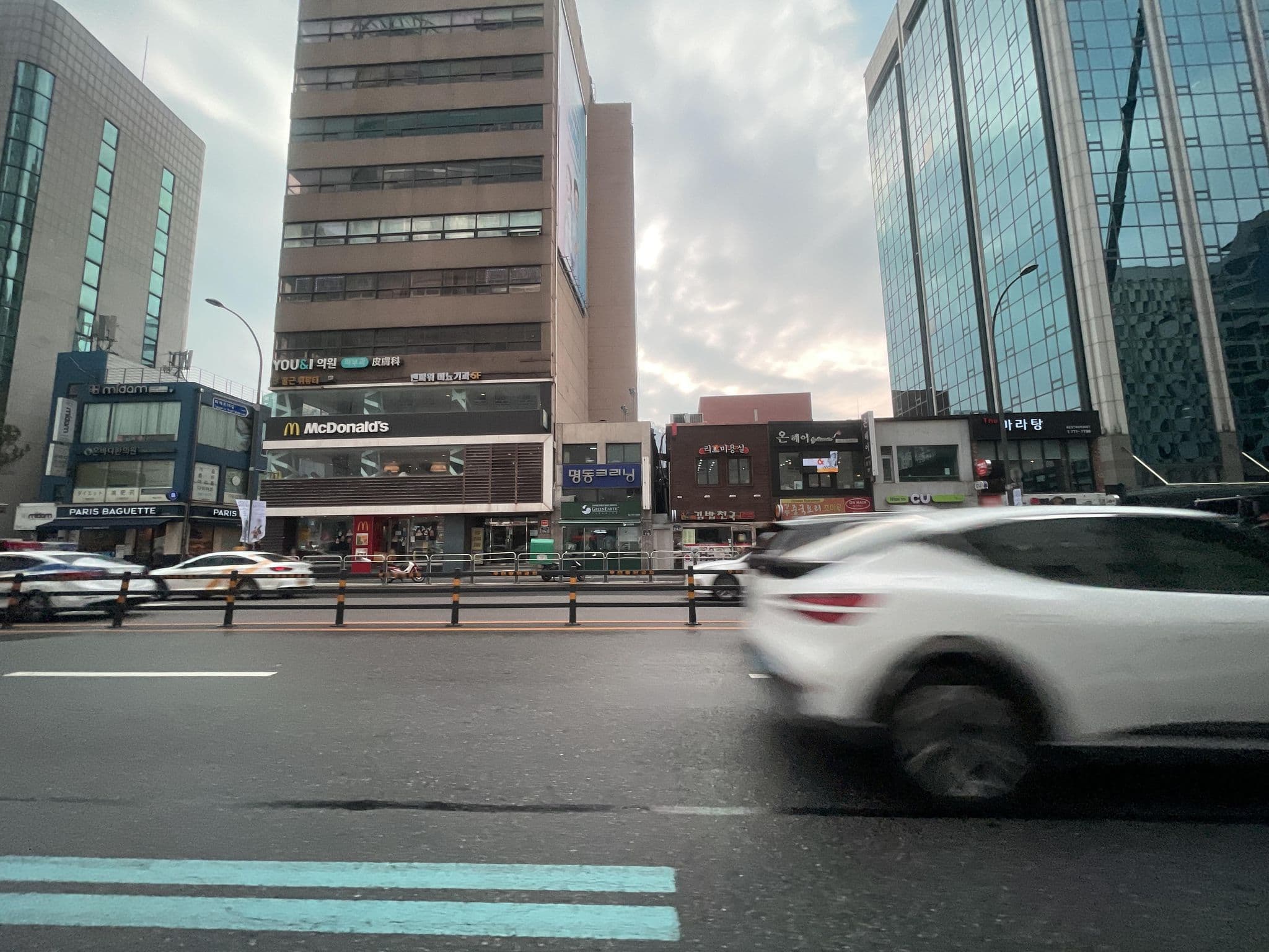 Street view near 밀리오레호텔 명동, Seoul — © filipb (CC BY-SA · Mapillary)
