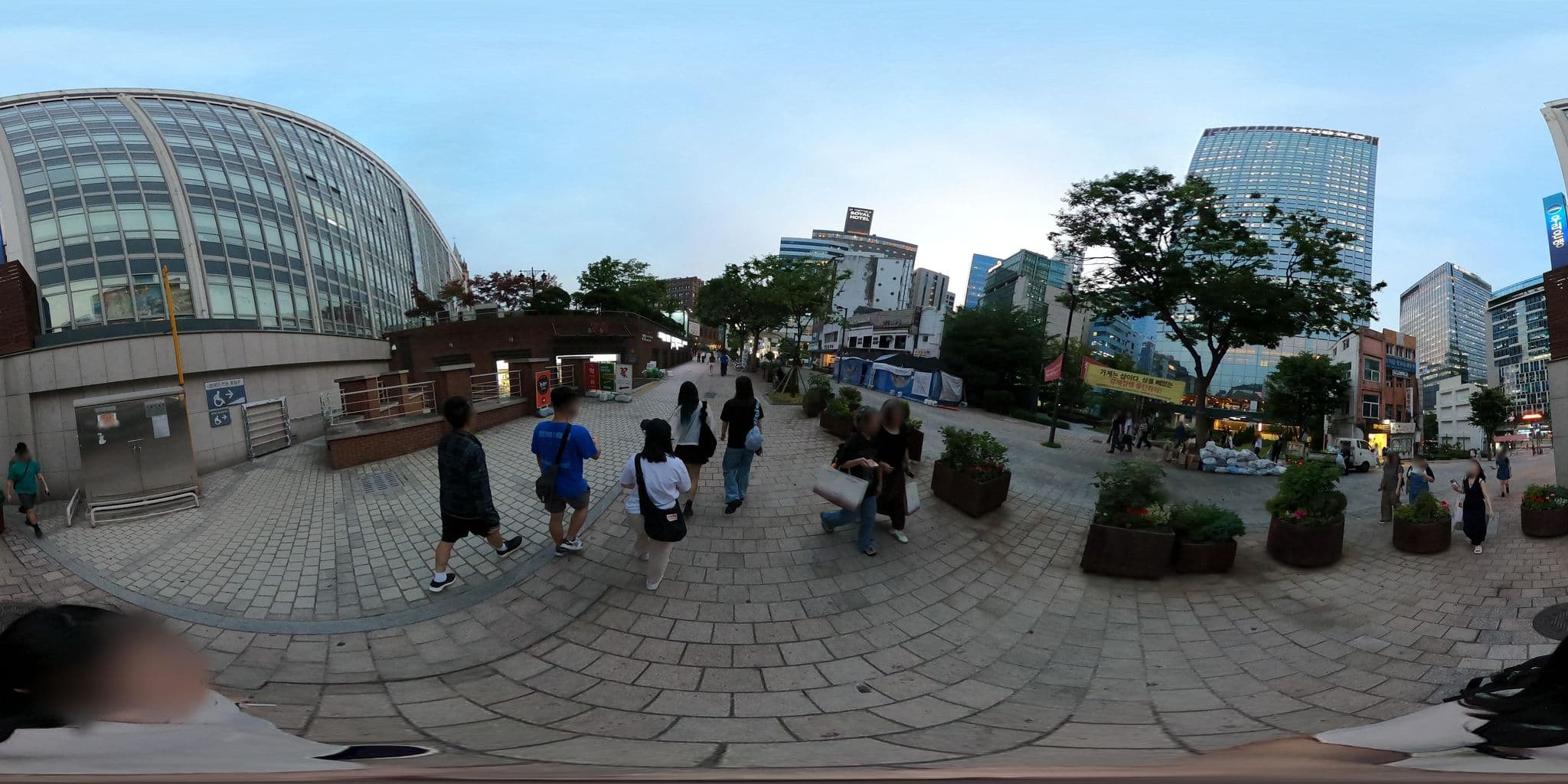 Street view near Ehwa Hotel Myeong-Dong, Seoul — © lisbethw1130 (CC BY-SA · Mapillary)