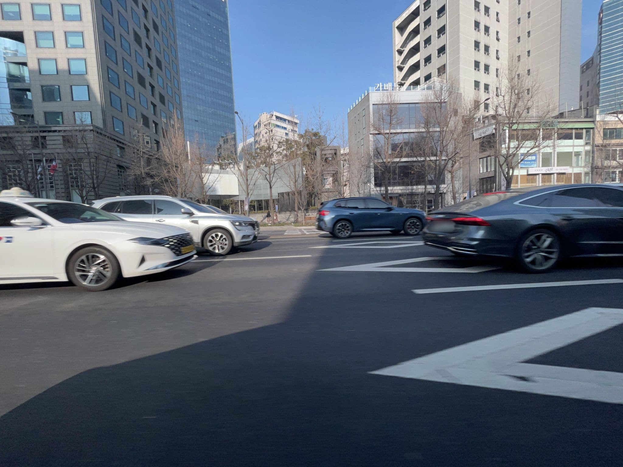 Street view near UH Suite Seoul Square, Seoul — © zuraimi (CC BY-SA · Mapillary)