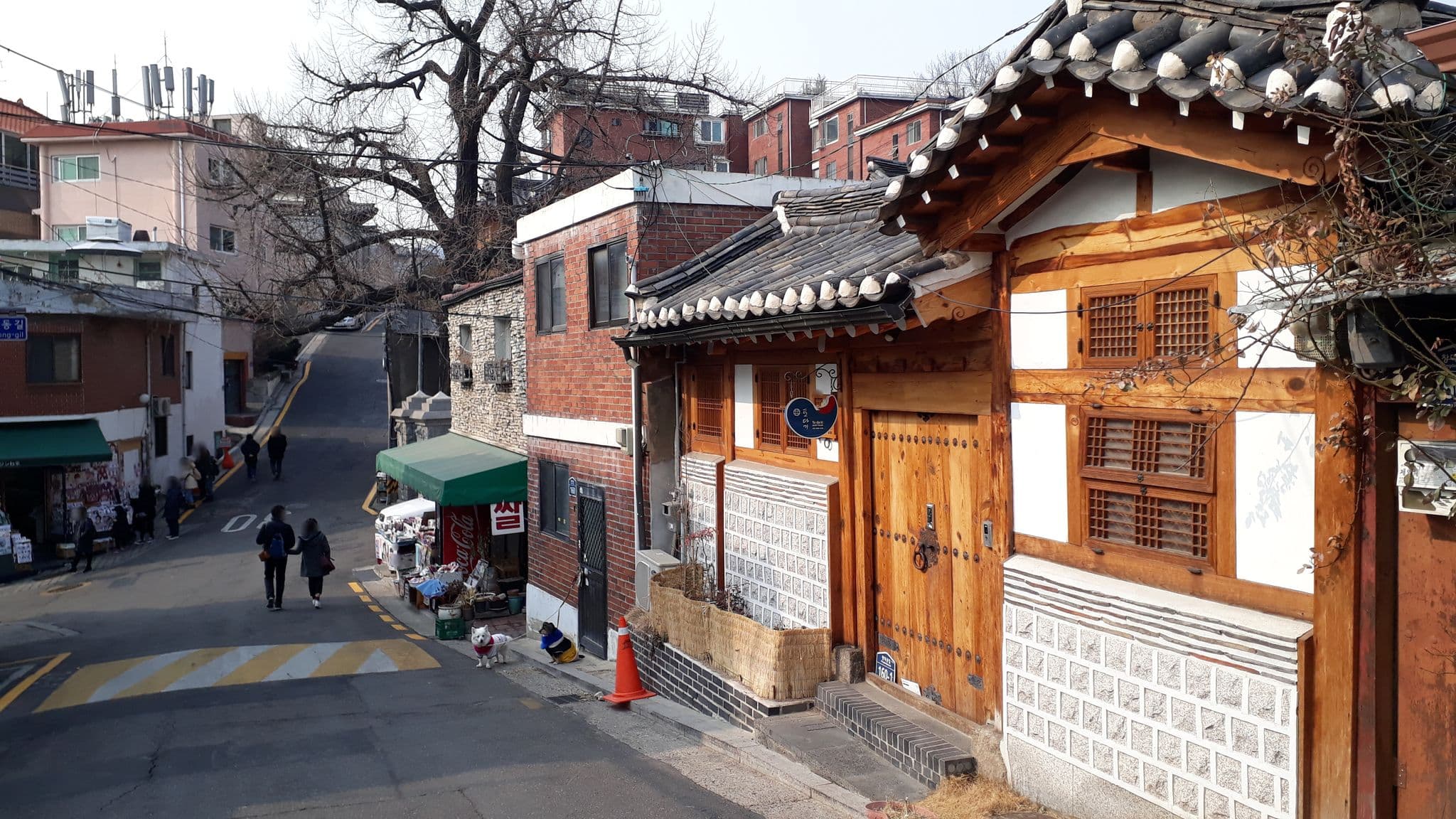 Street view near 동영재 by Butler.Lee, Seoul — © thebigtouffe (CC BY-SA · Mapillary)
