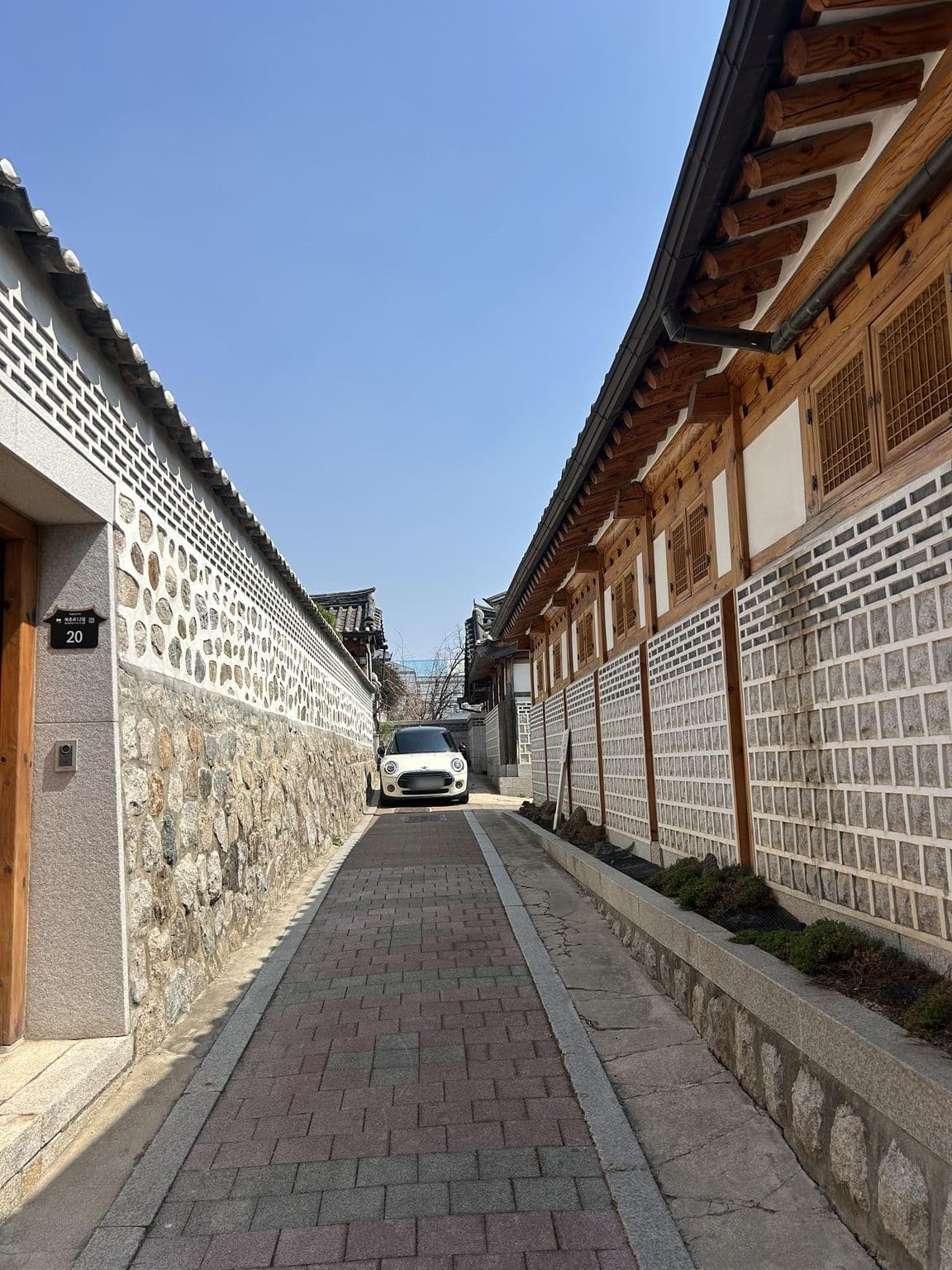 Street view near 한인하우스, Seoul — © ruslan_fat (CC BY-SA · Mapillary)