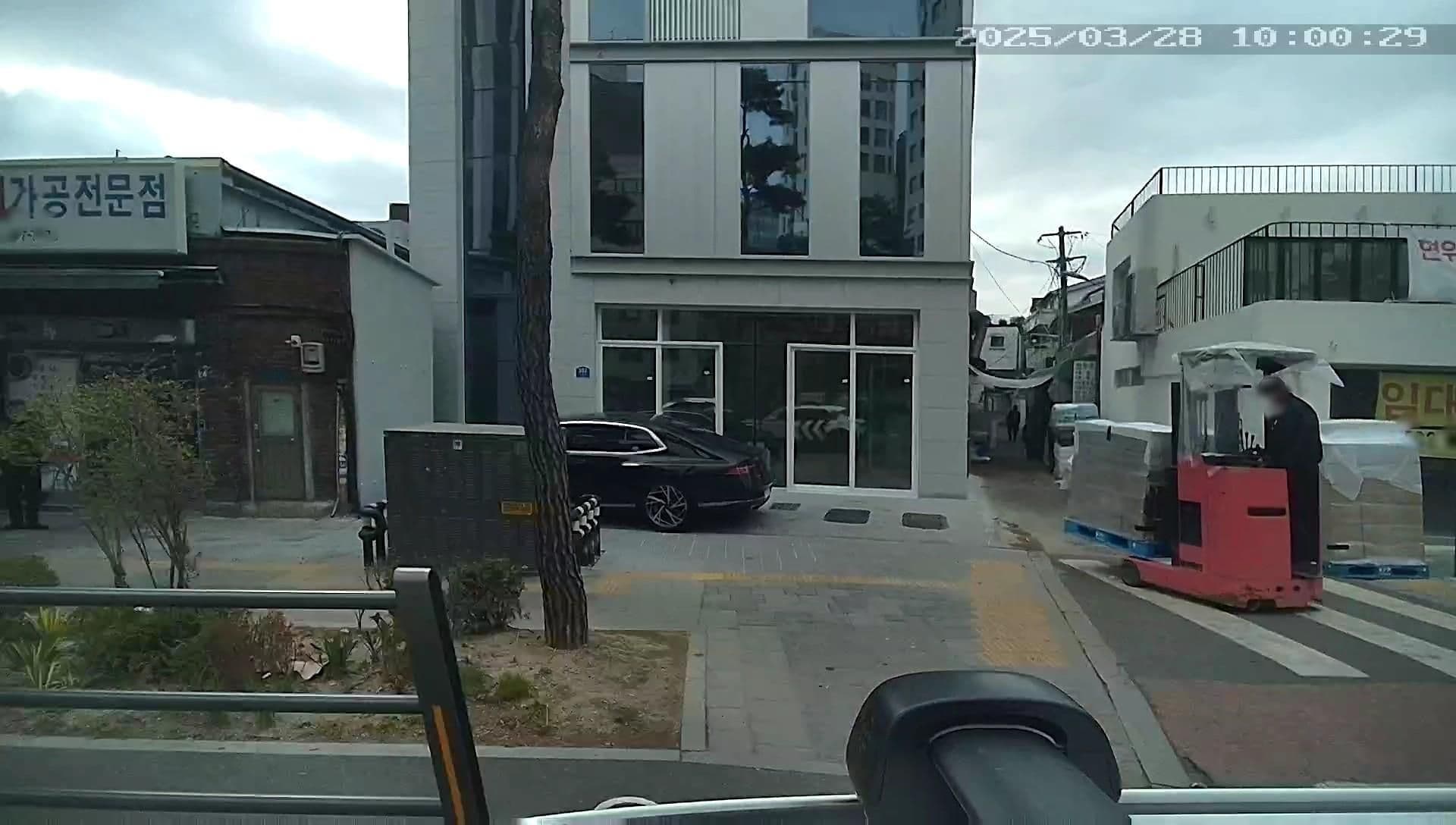 Street view near Hotel the Designers, Seoul — © motov (CC BY-SA · Mapillary)