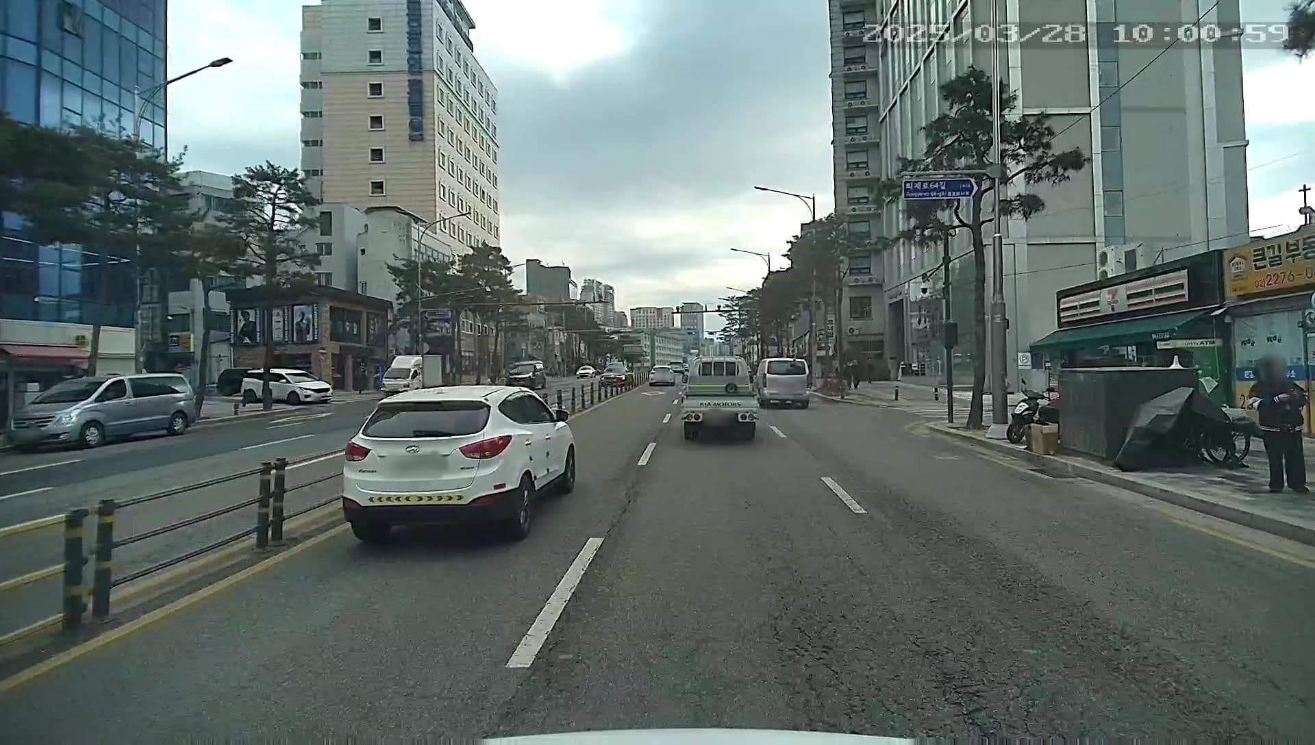Street view near 동대문 호스텔 (Dongdaemun Hostel), Seoul — © motov (CC BY-SA · Mapillary)