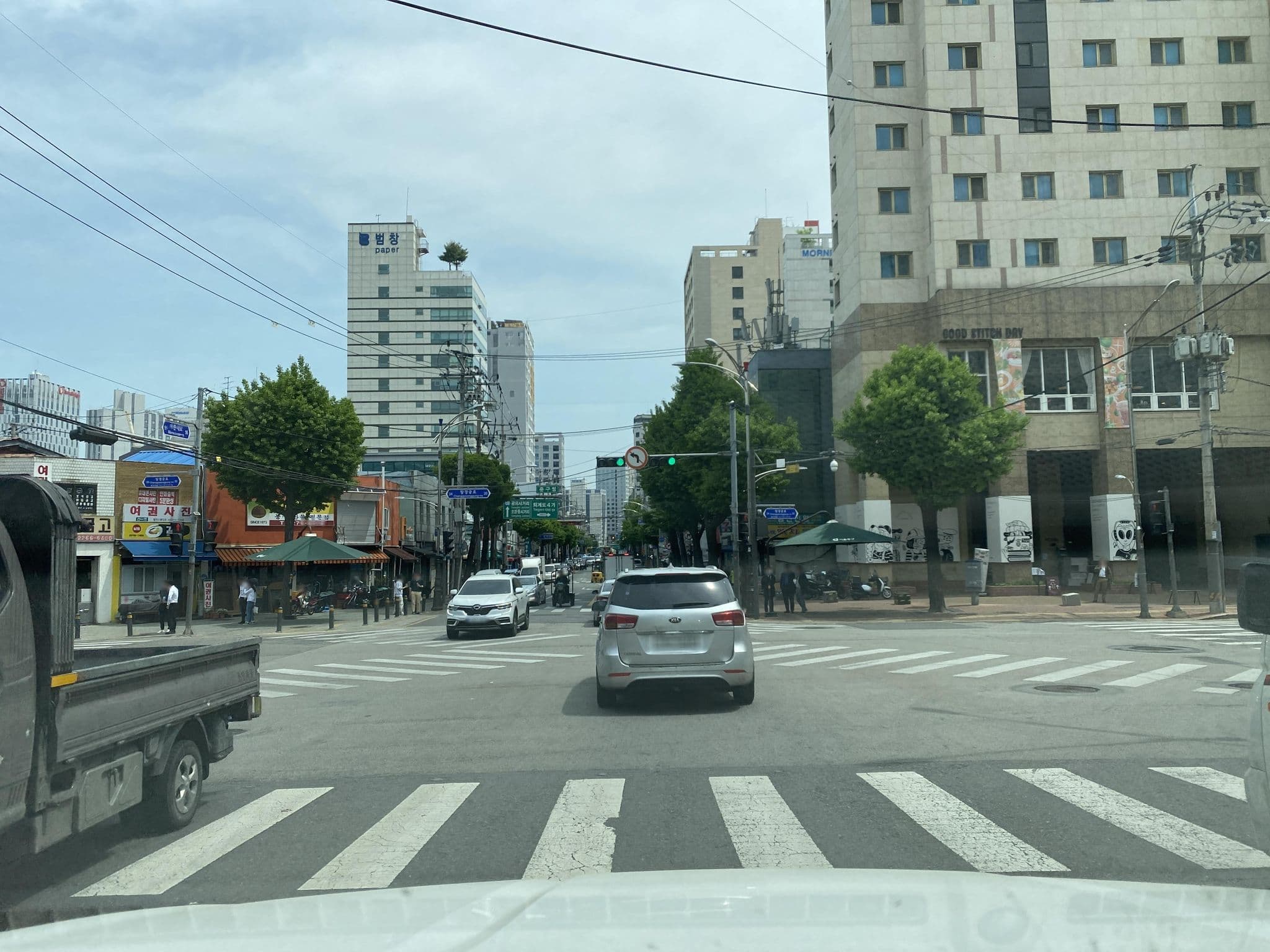 Street view near 로컬스티치 을지로, Seoul — © eneerhut (CC BY-SA · Mapillary)