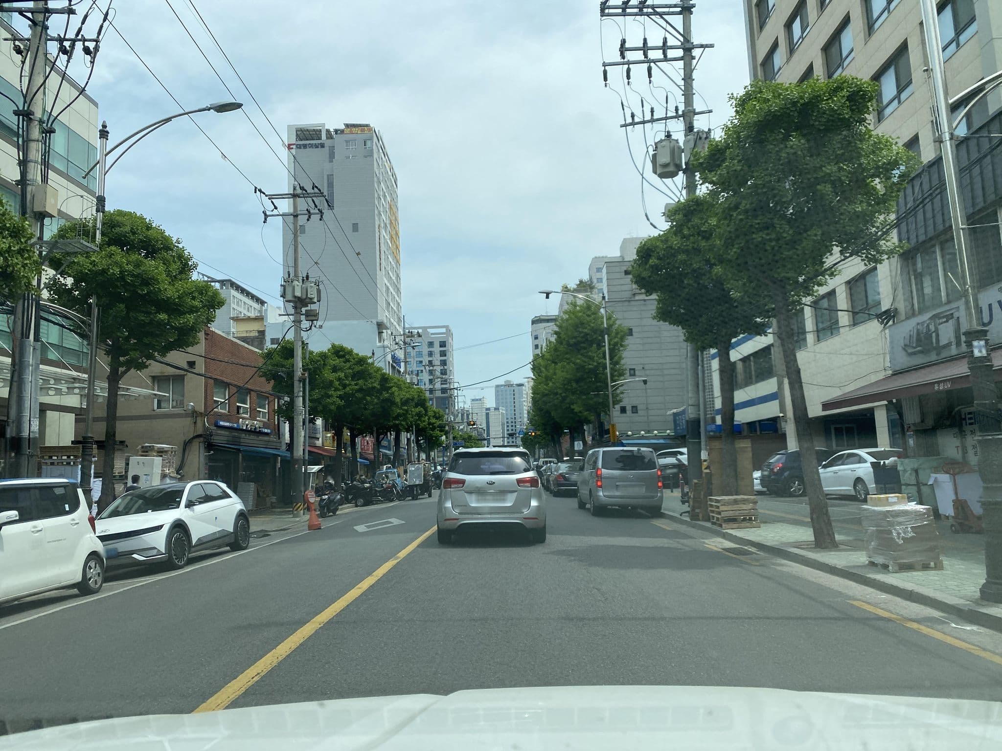 Street view near good morning parktel, Seoul — © eneerhut (CC BY-SA · Mapillary)