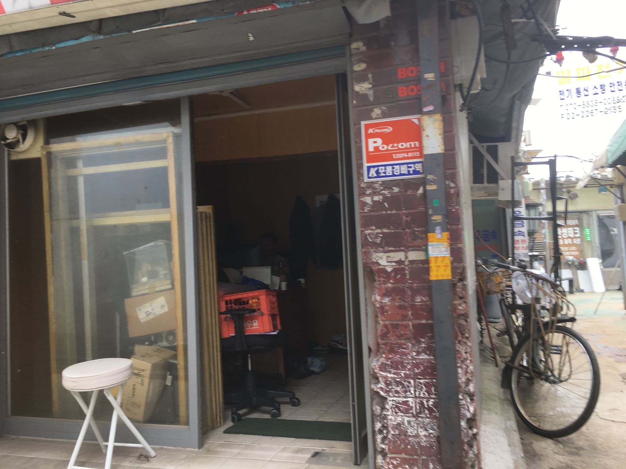 Street view near Seoulmom Guesthouse, Seoul — © scangiano (CC BY-SA · Mapillary)