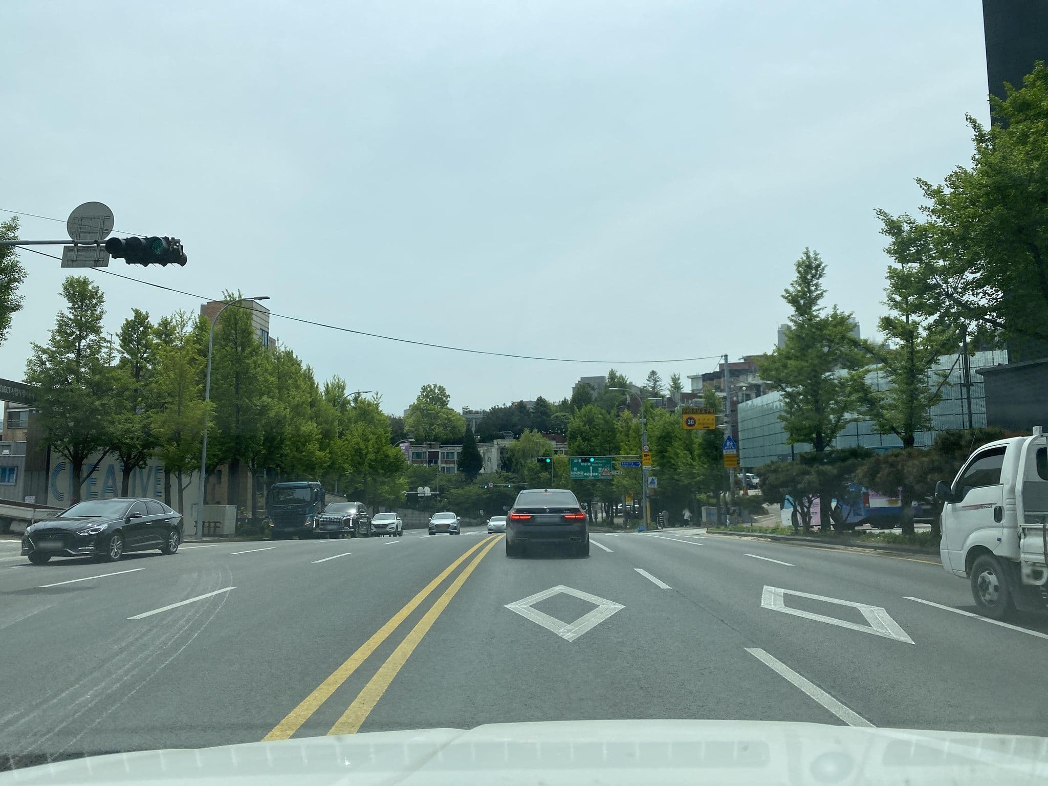 Street view near The Ambassador Seoul - A Pullman Hotel, Seoul — © eneerhut (CC BY-SA · Mapillary)
