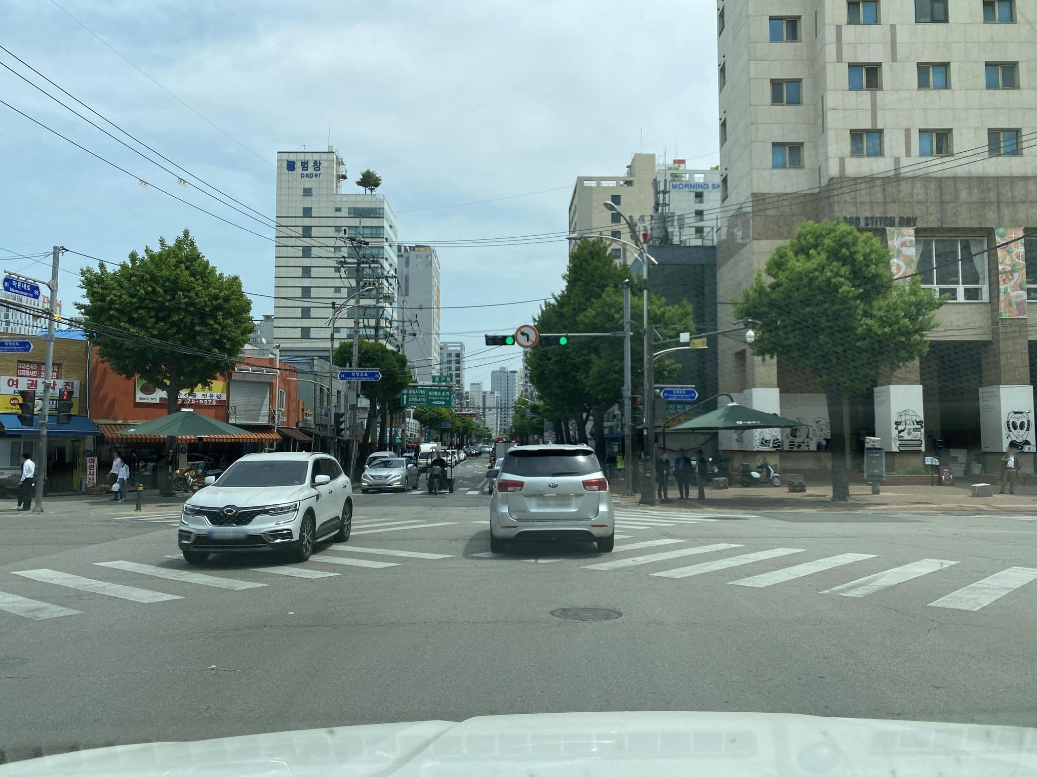 Street view near 진 지앙 호텔, Seoul — © eneerhut (CC BY-SA · Mapillary)