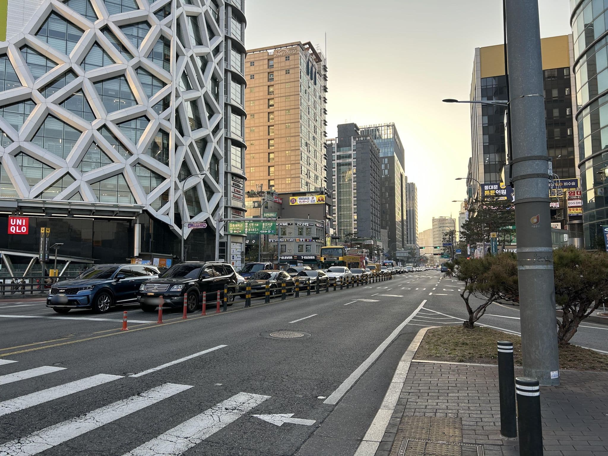 Street view near Golden Seoul, Seoul — © ruslan_fat (CC BY-SA · Mapillary)