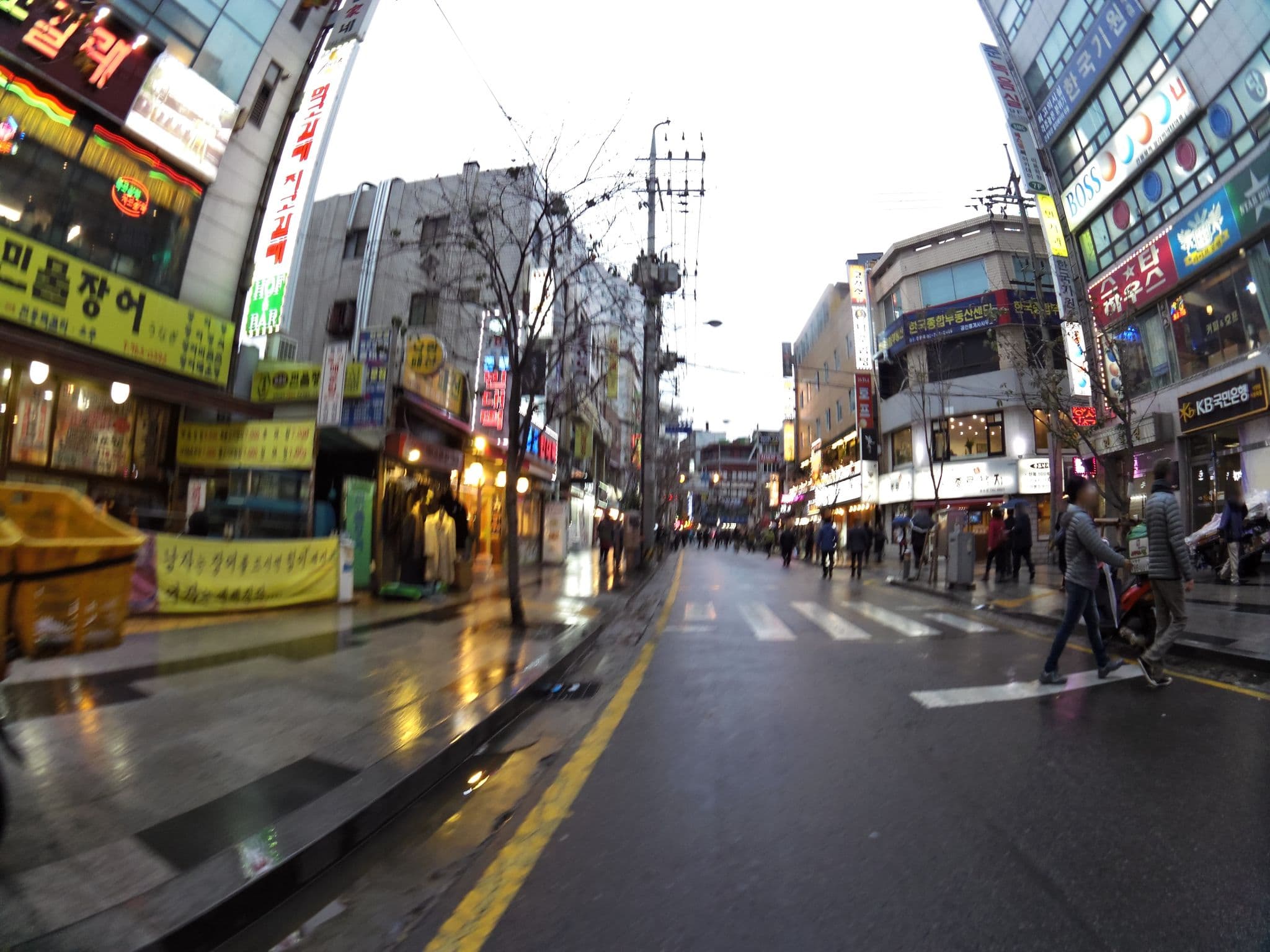 Street view near 꾸띠 호텔, Seoul — © xma (CC BY-SA · Mapillary)