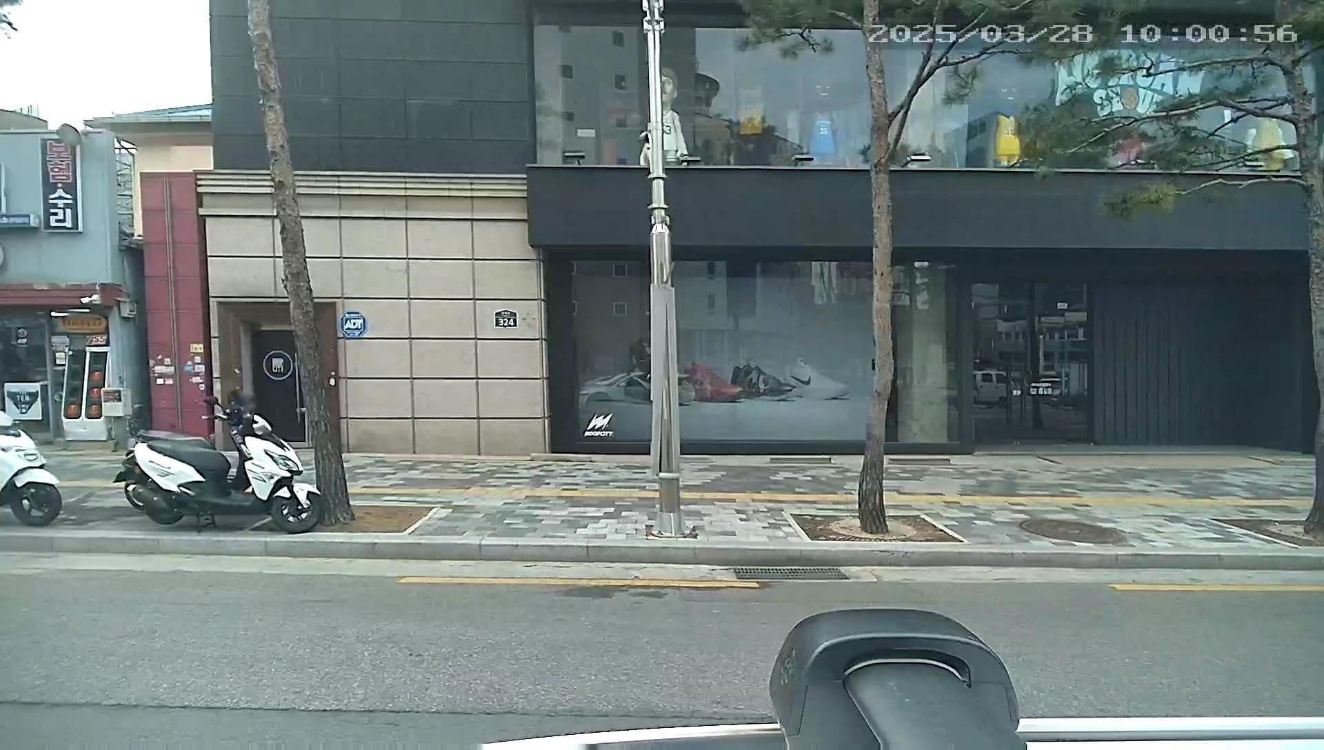 Street view near Sotetsu Hotels The Splaisir Seoul Dongdaemun, Seoul — © motov (CC BY-SA · Mapillary)