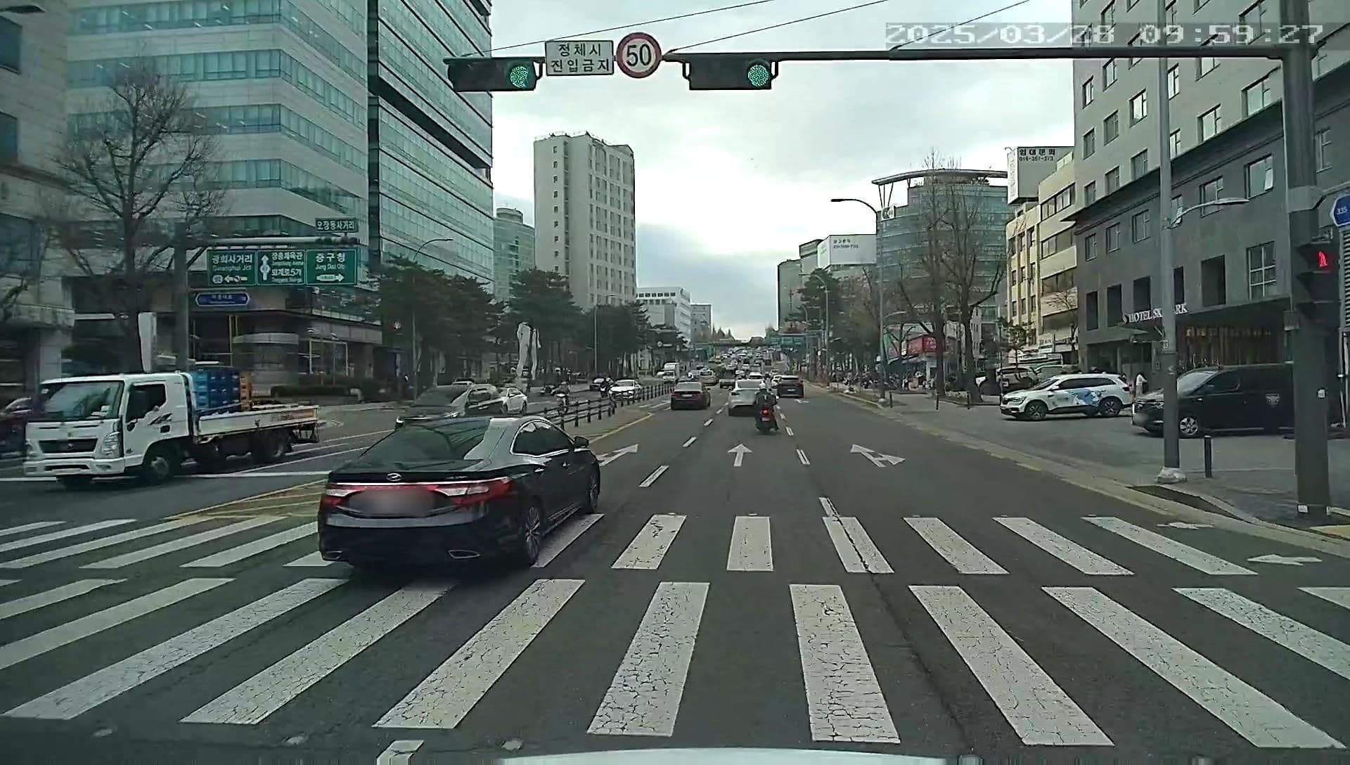 Street view near Hallyu Hostel, Seoul — © motov (CC BY-SA · Mapillary)