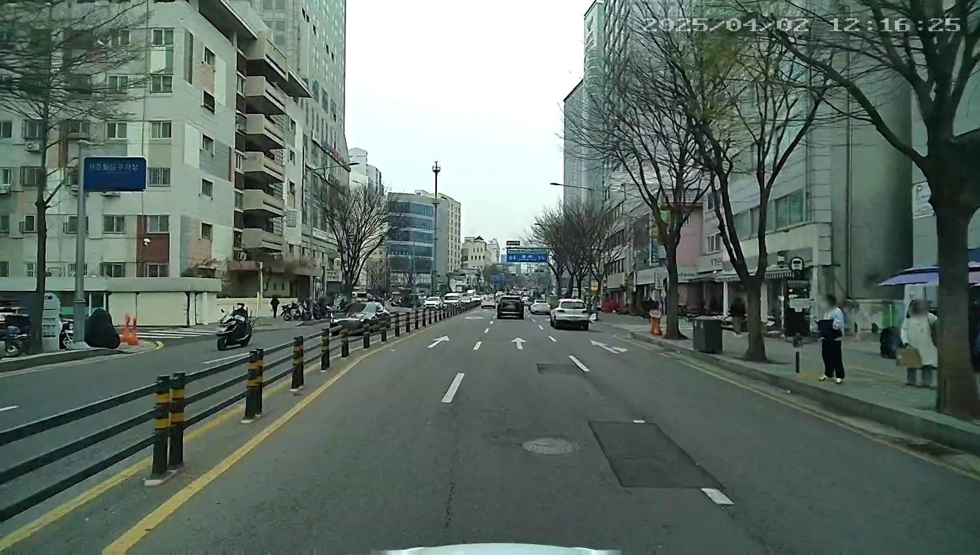 Street view near D7 Suites, Seoul — © motov (CC BY-SA · Mapillary)