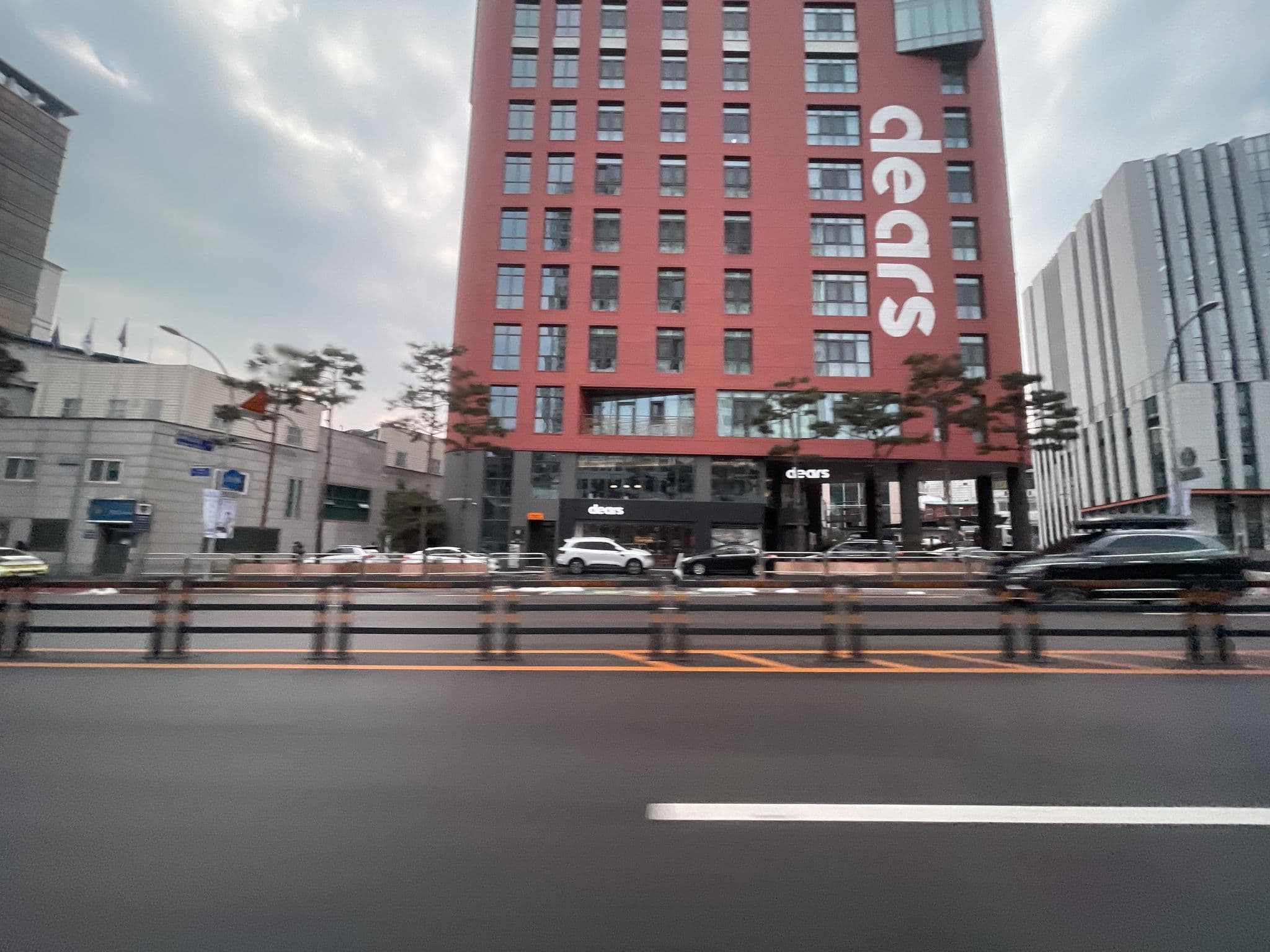 Street view near 에스토리아호텔, Seoul — © filipb (CC BY-SA · Mapillary)