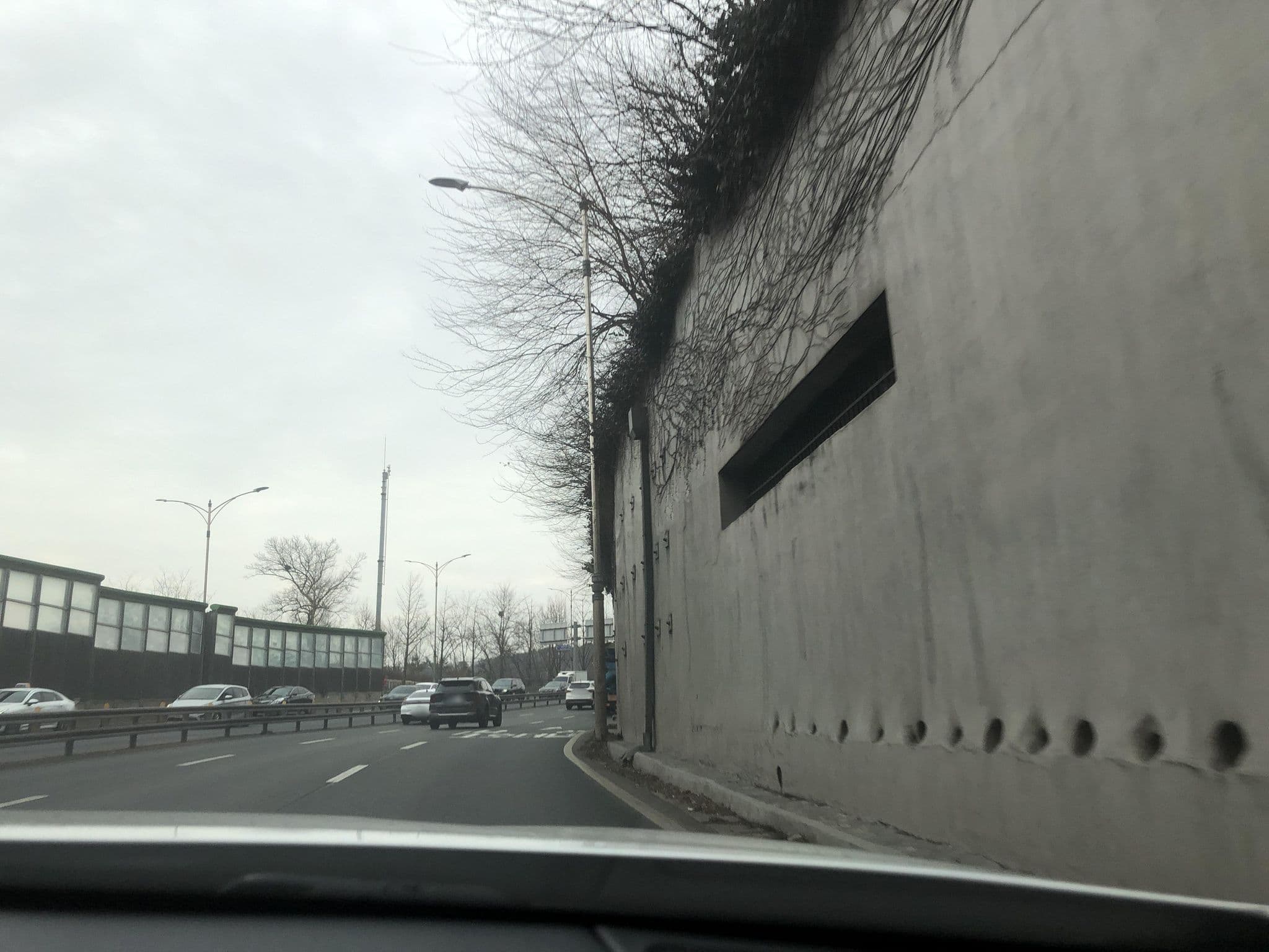 Street view near Han Suites, Seoul — © hcyen (CC BY-SA · Mapillary)
