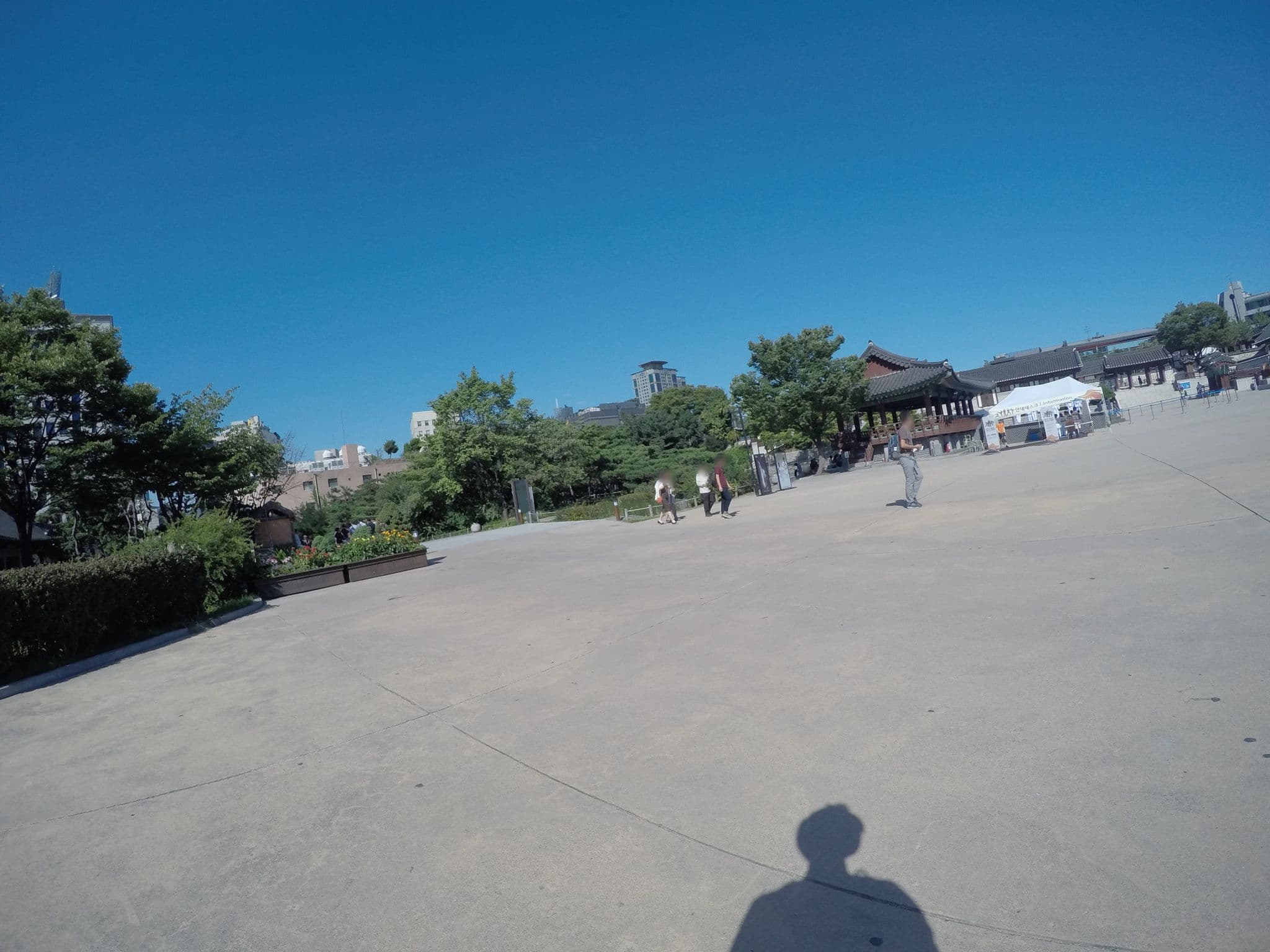 Street view near 한옥마을 사랑채, Seoul — © deniscarriere (CC BY-SA · Mapillary)