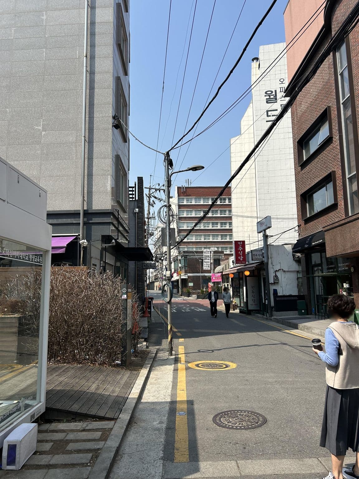 Street view near Lavinia, Seoul — © ruslan_fat (CC BY-SA · Mapillary)