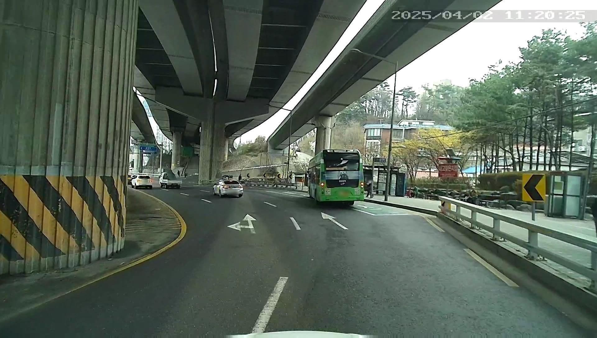 Street view near 완다여관, Seoul — © motov (CC BY-SA · Mapillary)