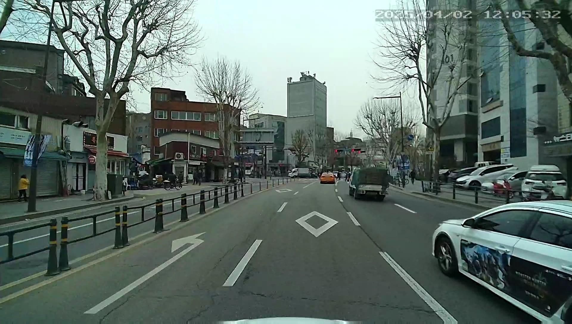 Street view near glue hotel 글루 호텔, Seoul — © motov (CC BY-SA · Mapillary)